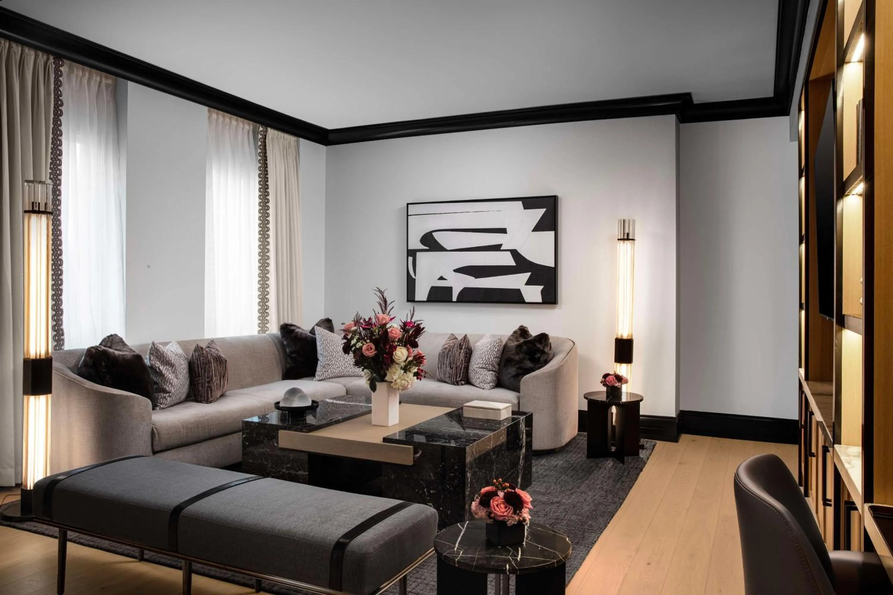 Living room in Waldorf Astoria Chicago