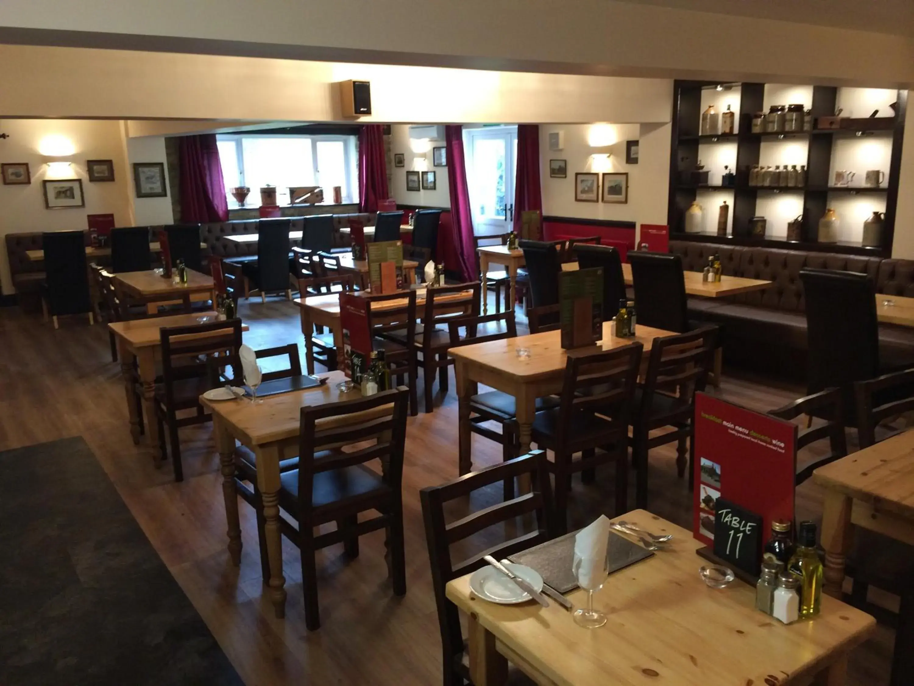 Restaurant/places to eat in Hunters Lodge Inn Restaurant/places to eat in Hunters Lodge Inn