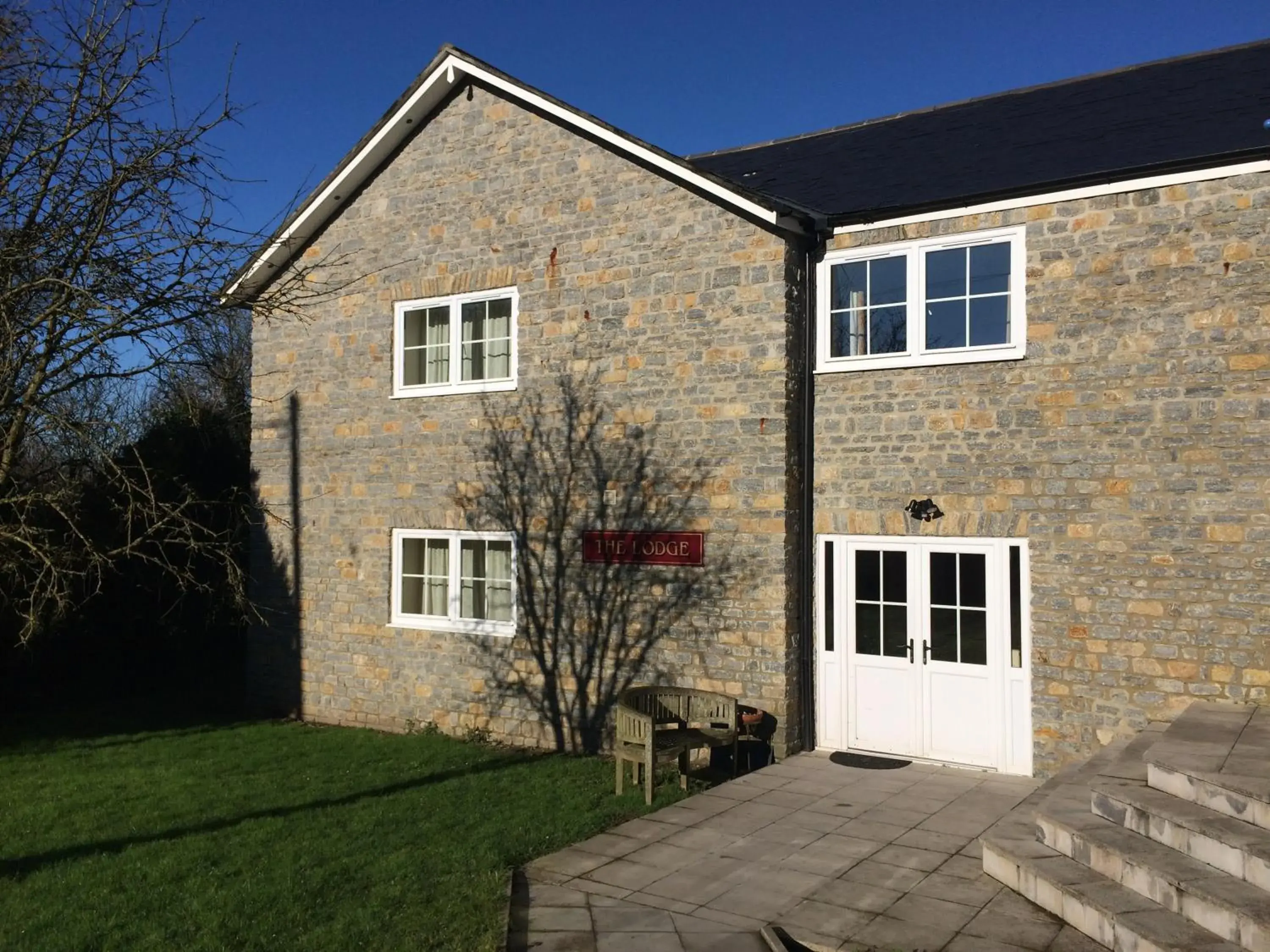 Facade/entrance in Hunters Lodge Inn Facade/entrance in Hunters Lodge Inn