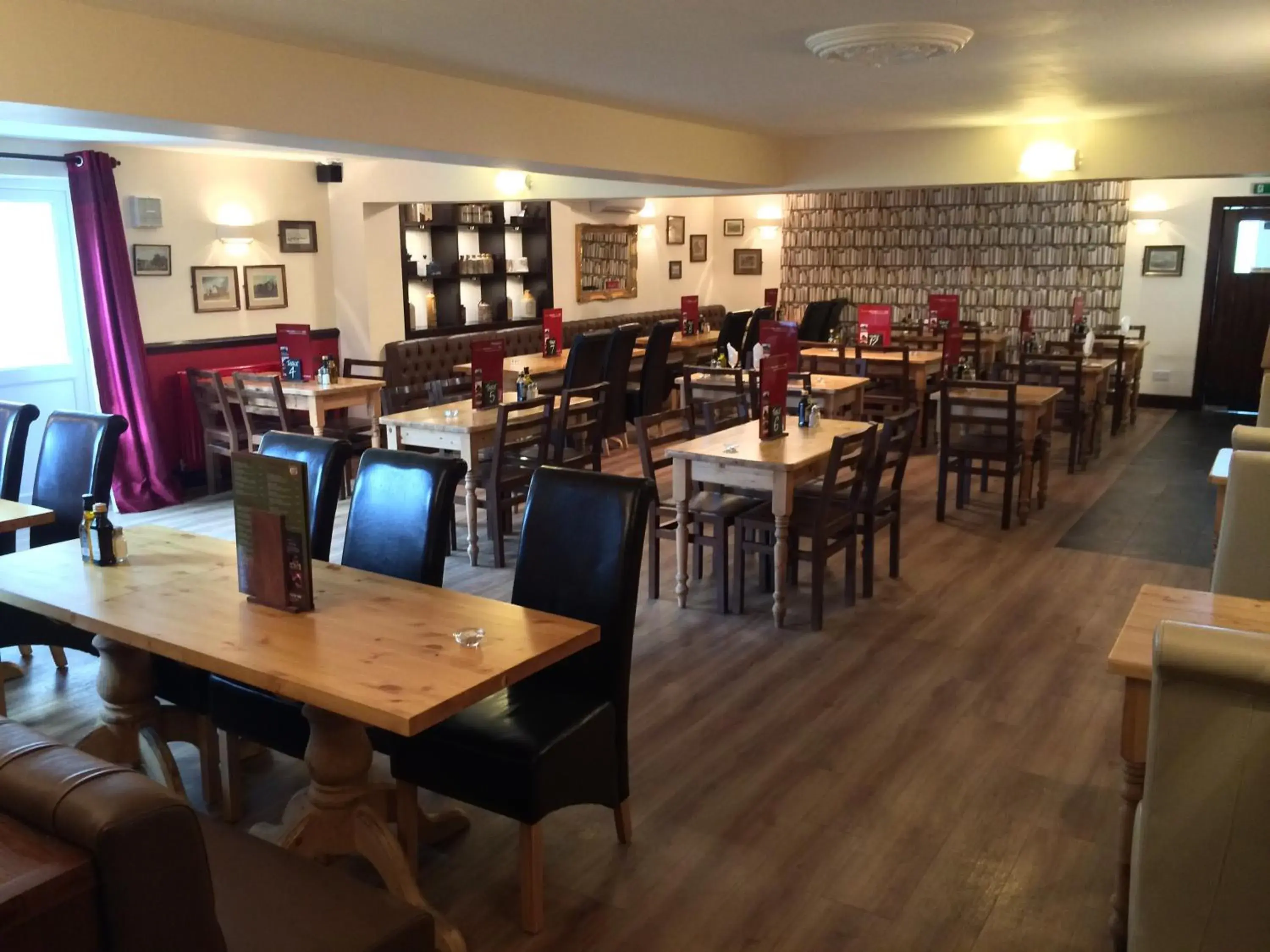 Restaurant/places to eat in Hunters Lodge Inn Restaurant/places to eat in Hunters Lodge Inn