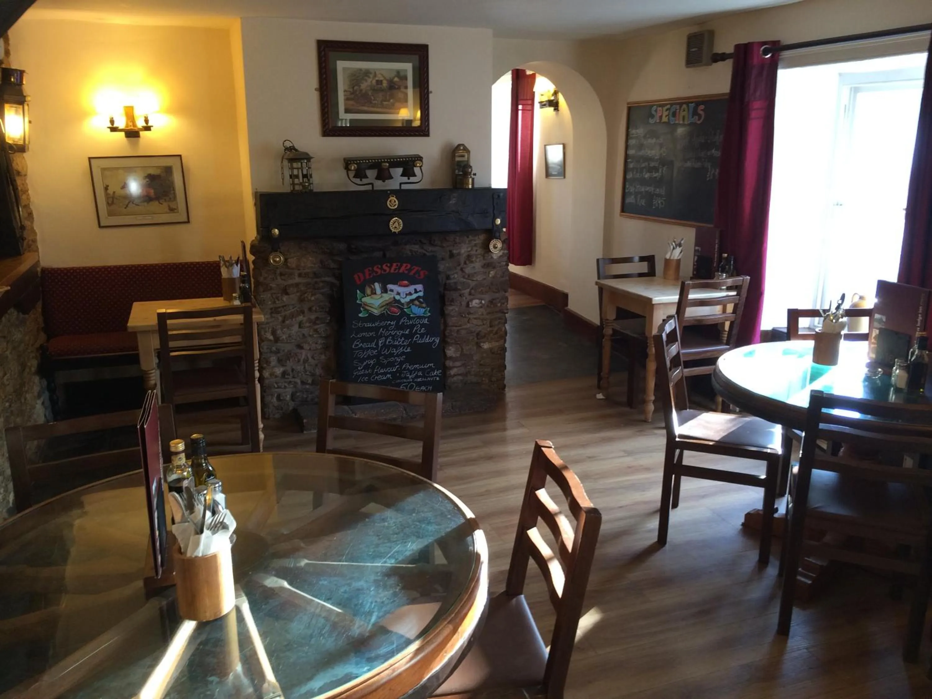 Restaurant/places to eat in Hunters Lodge Inn