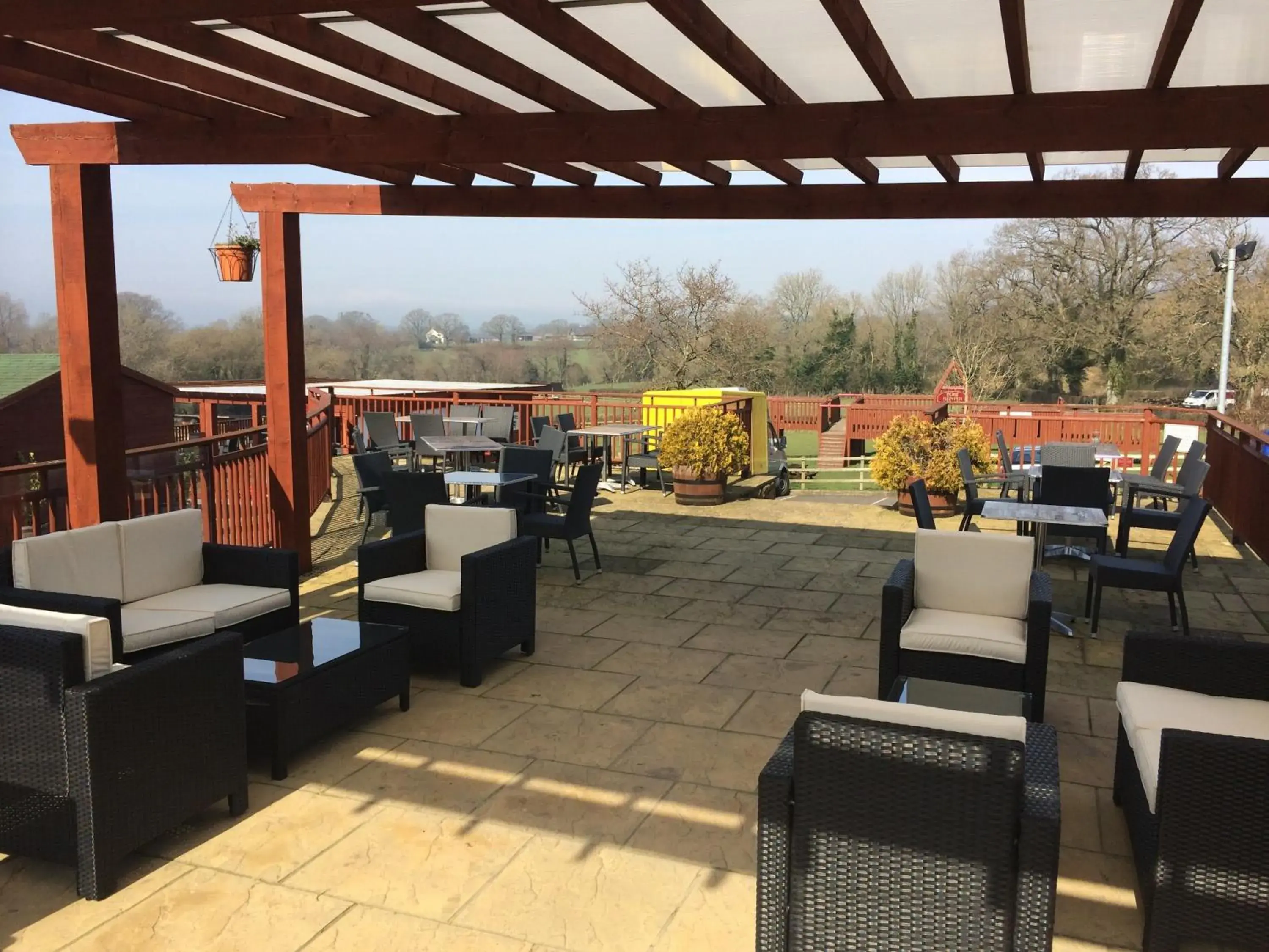 Facade/entrance in Hunters Lodge Inn Facade/entrance in Hunters Lodge Inn