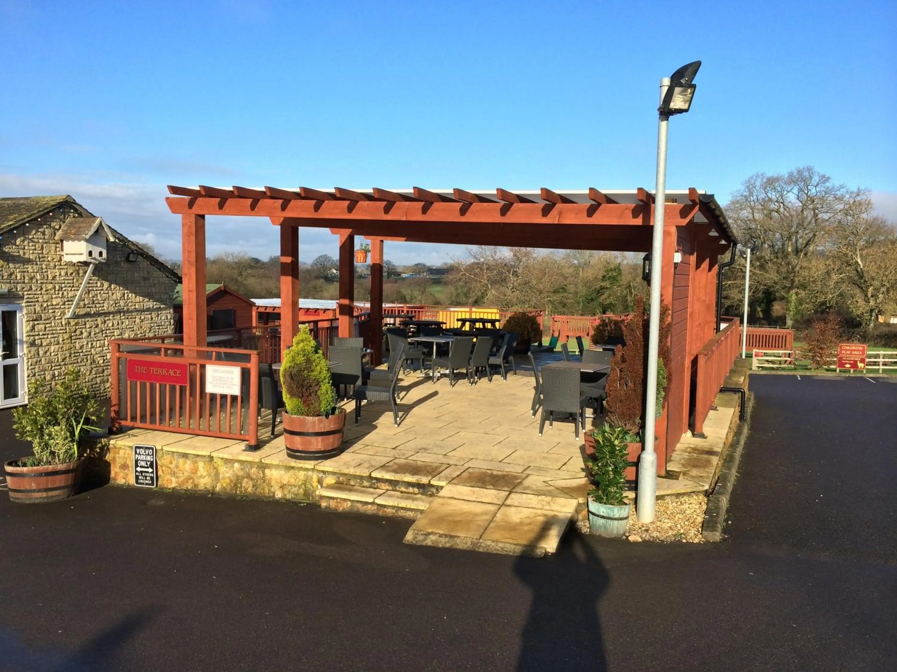 Facade/entrance in Hunters Lodge Inn