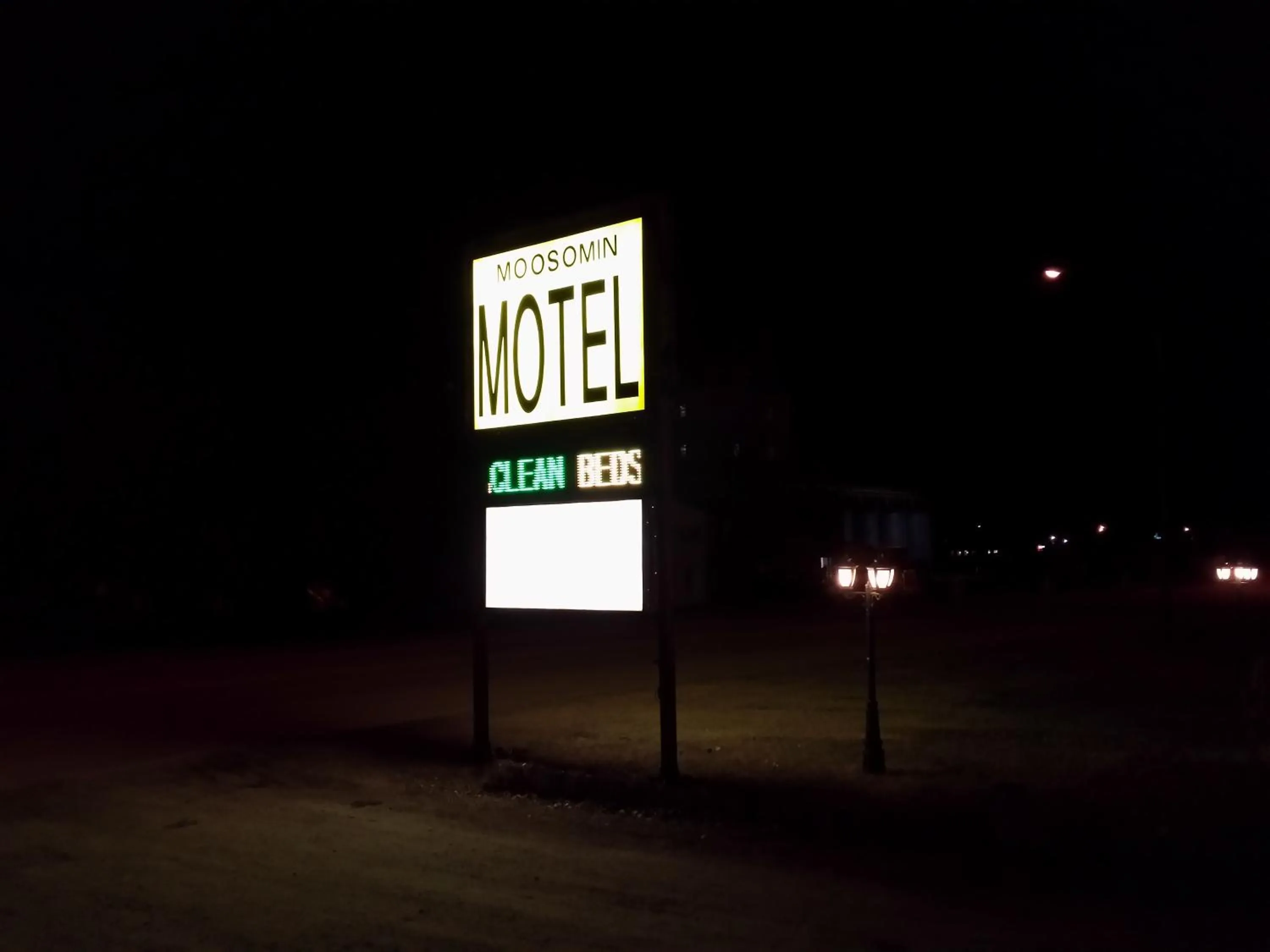 Moosomin Motel