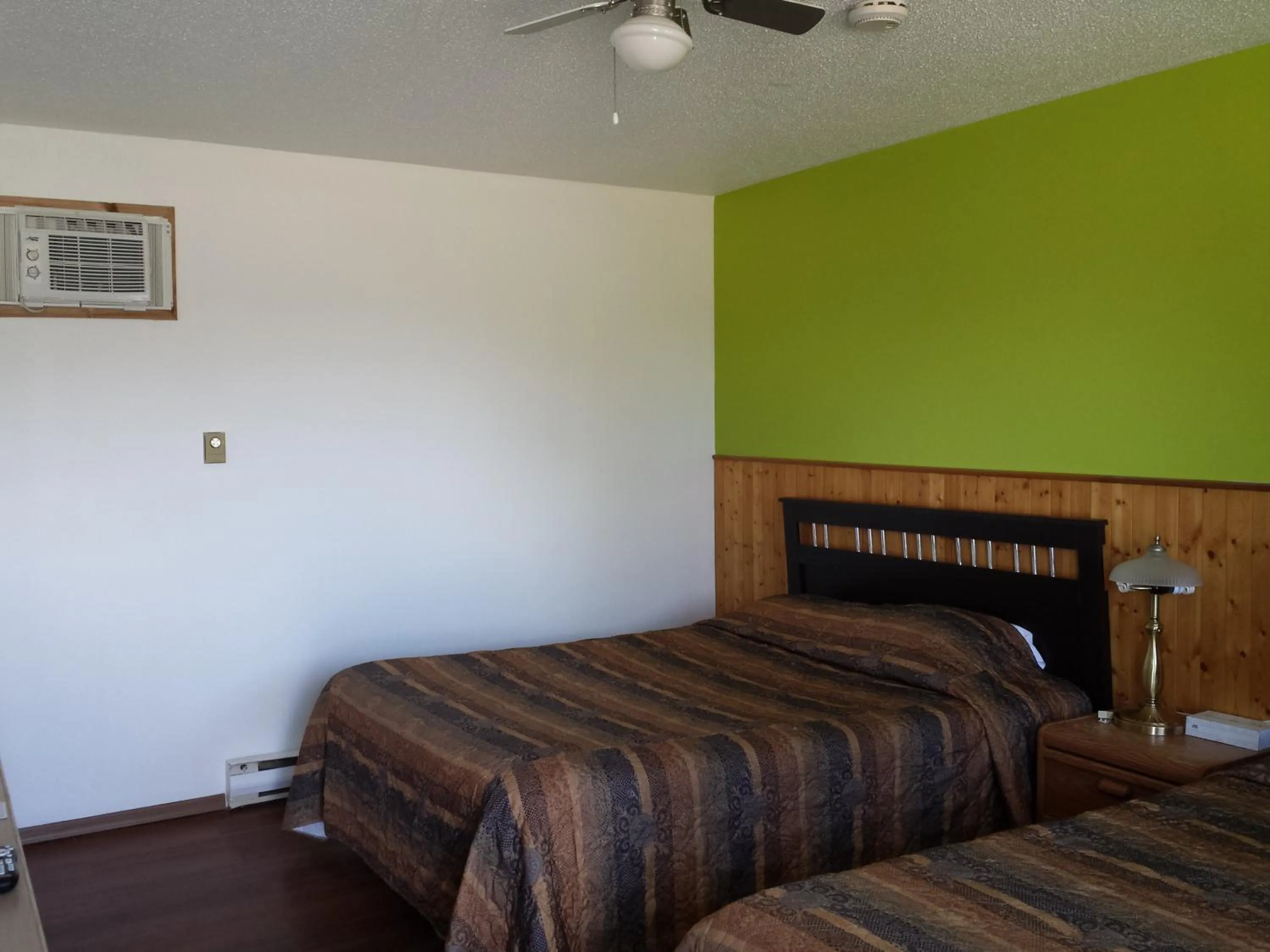 Moosomin Motel