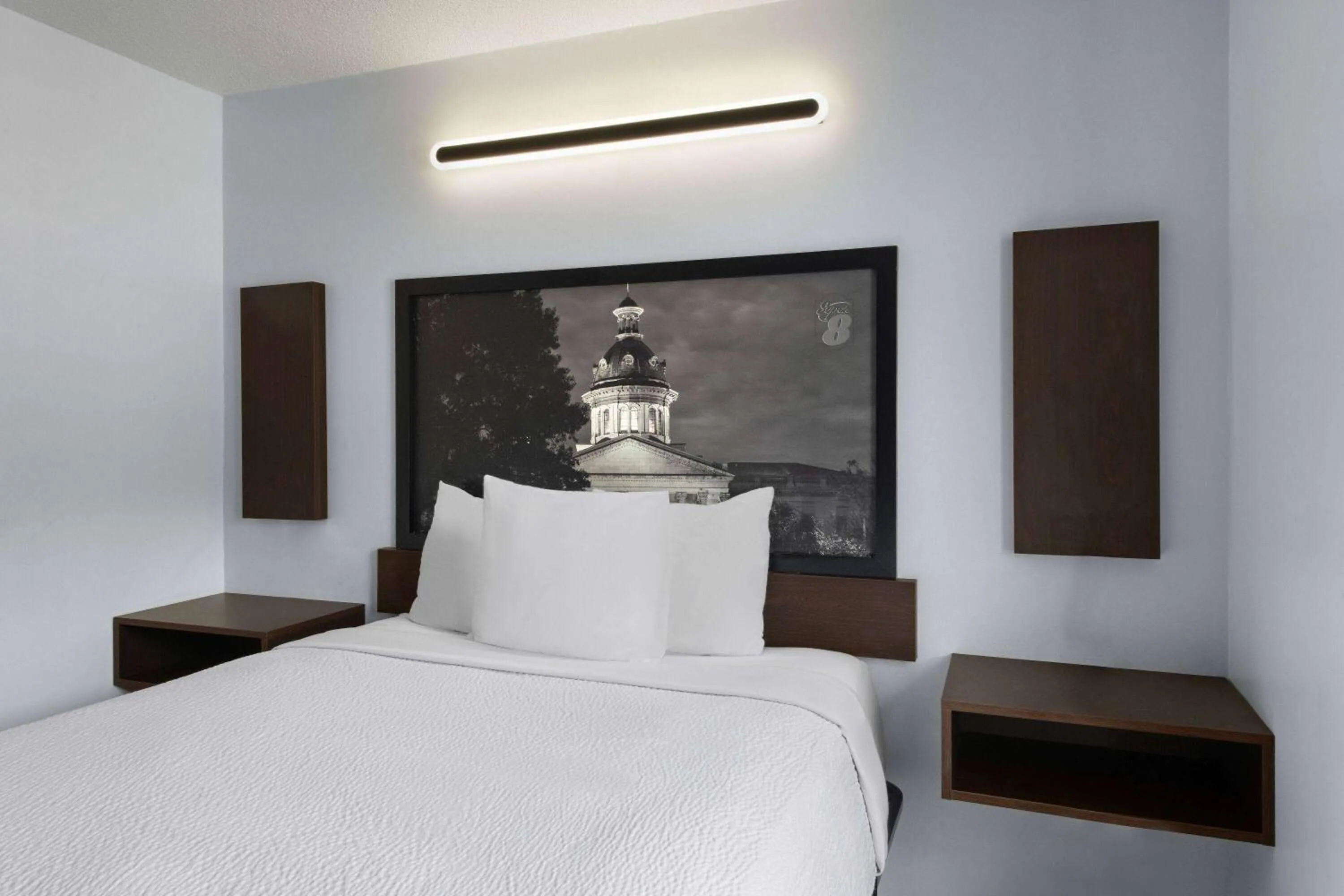 Photo of the whole room, Bed in Super 8 by Wyndham Harbison/Parkridge Hospital