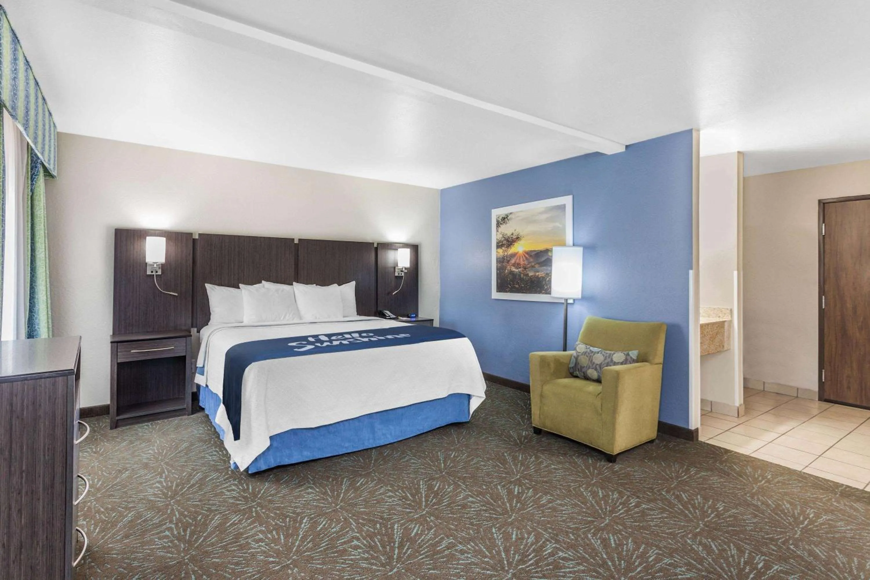 Bed in Days Inn & Suites by Wyndham East Flagstaff