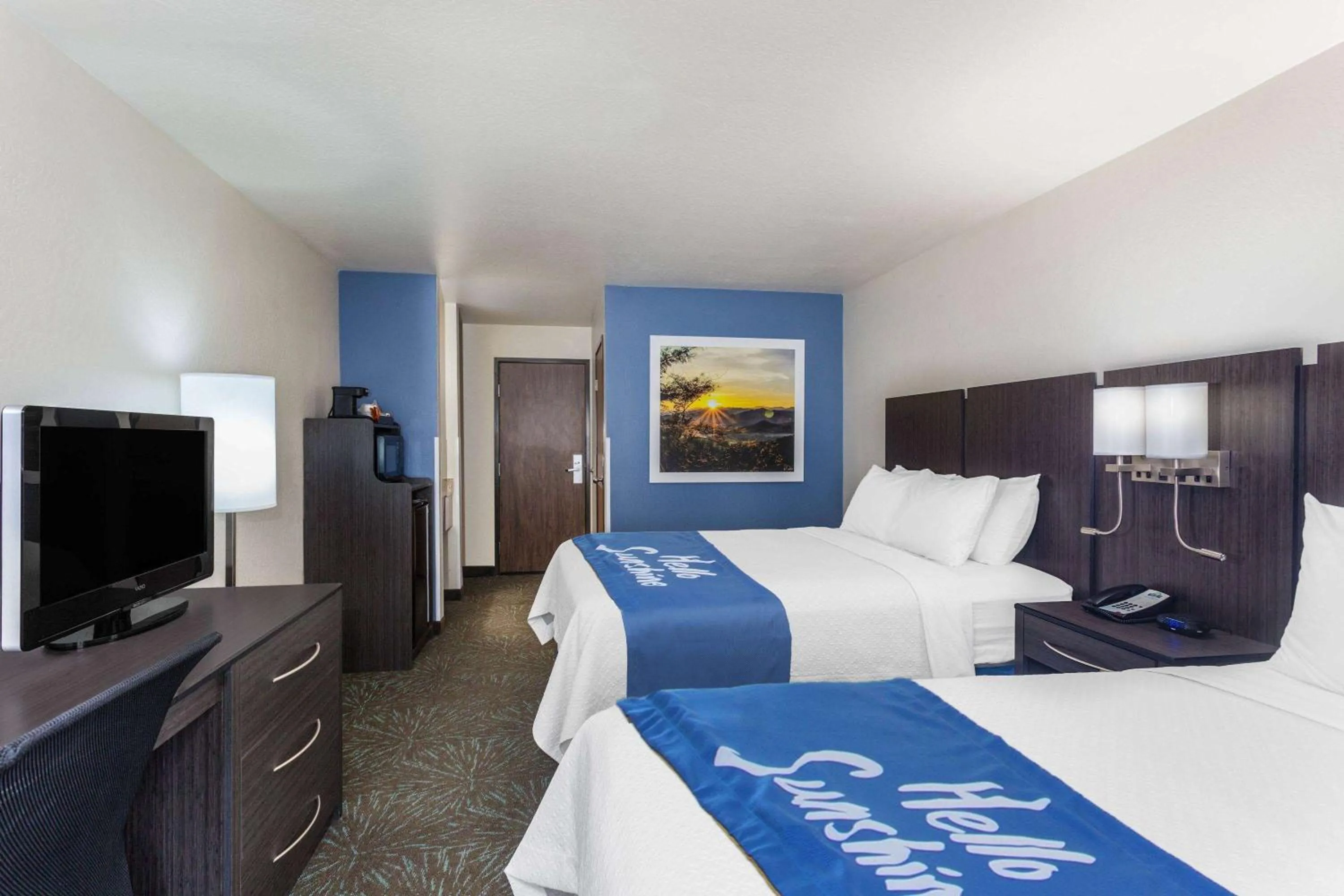 Photo of the whole room, Bed in Days Inn & Suites by Wyndham East Flagstaff