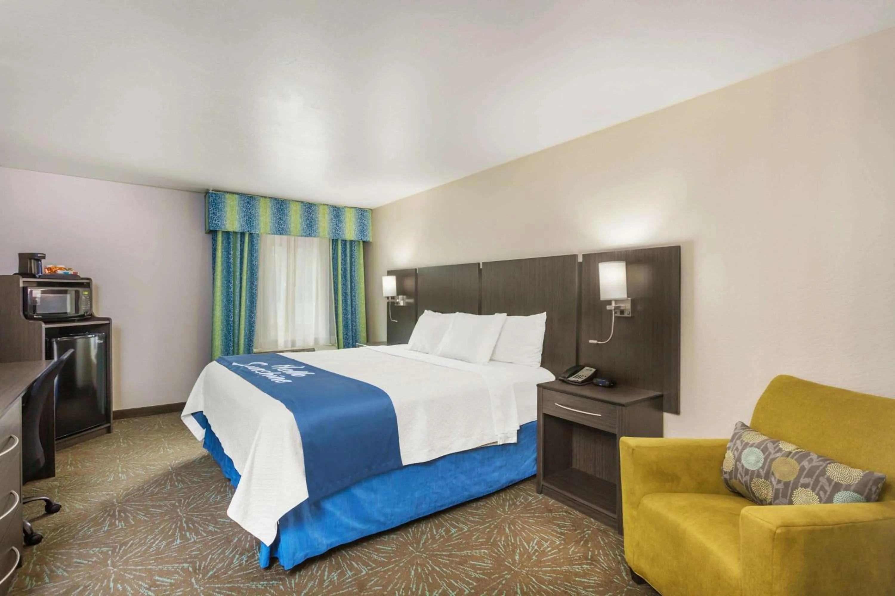 Photo of the whole room, Bed in Days Inn & Suites by Wyndham East Flagstaff