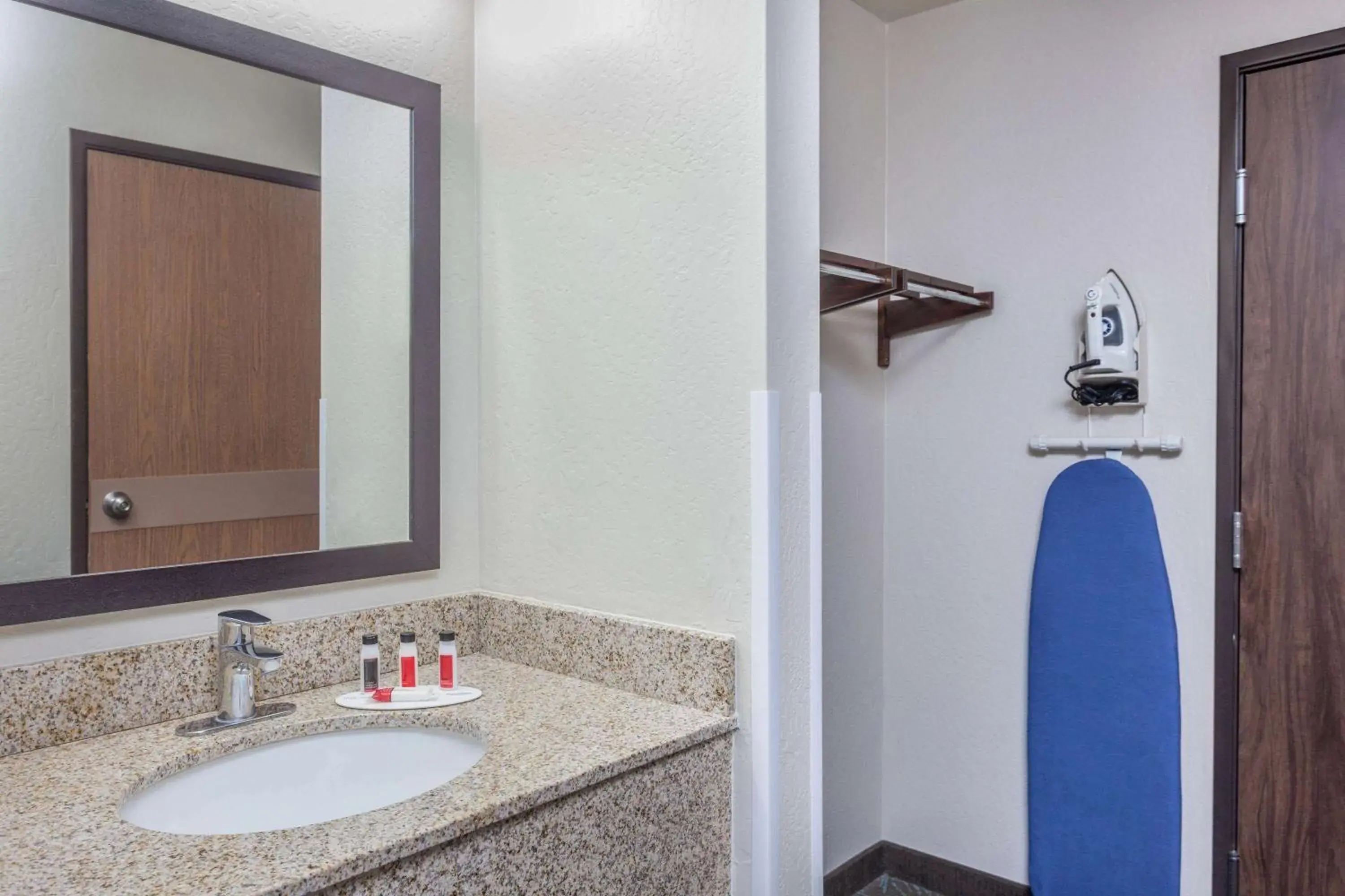 Days Inn & Suites by Wyndham East Flagstaff Days Inn & Suites by Wyndham East Flagstaff