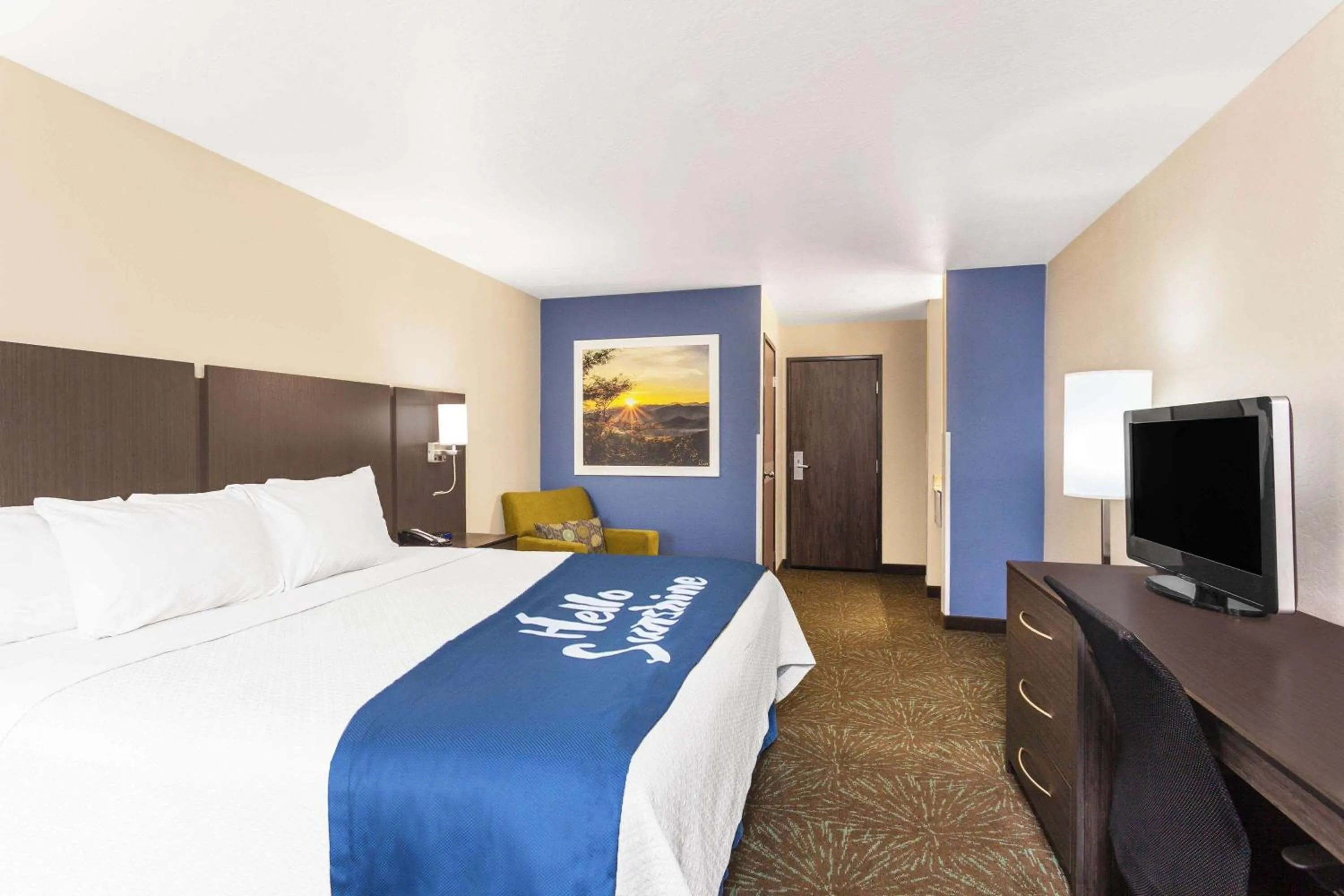 Photo of the whole room, Bed in Days Inn & Suites by Wyndham East Flagstaff