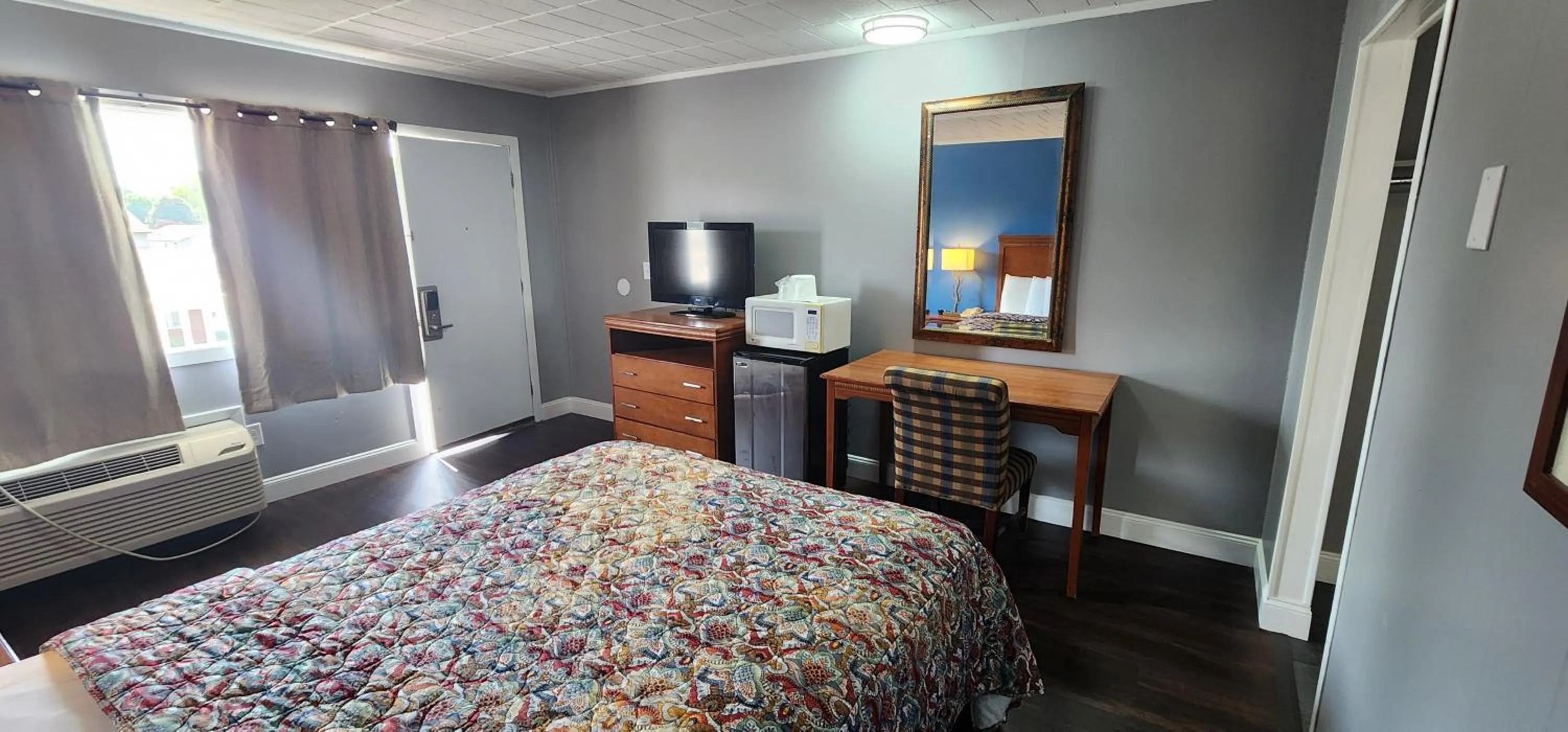 TV and multimedia, Bed in Budget Inn Horseheads