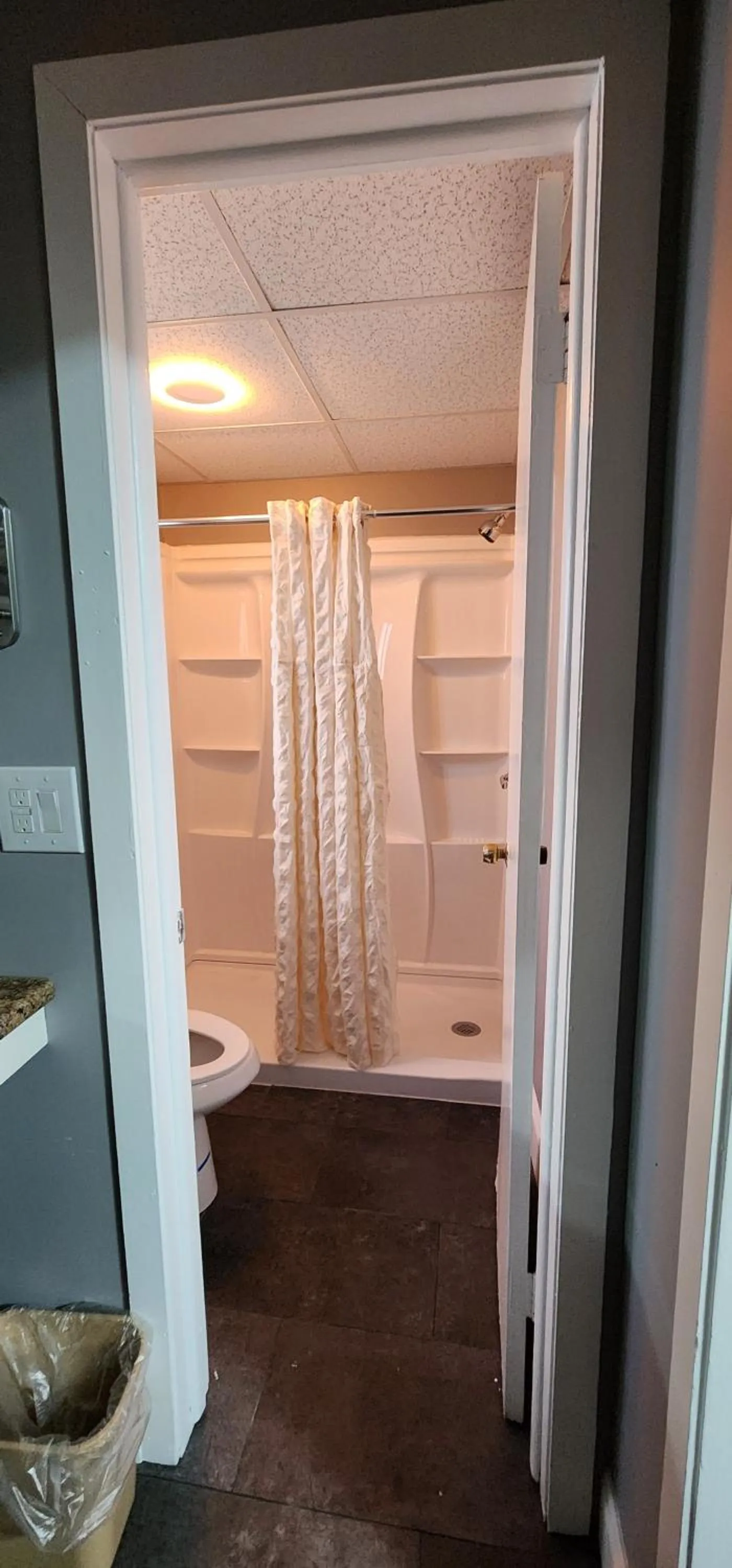 Shower in Budget Inn Horseheads