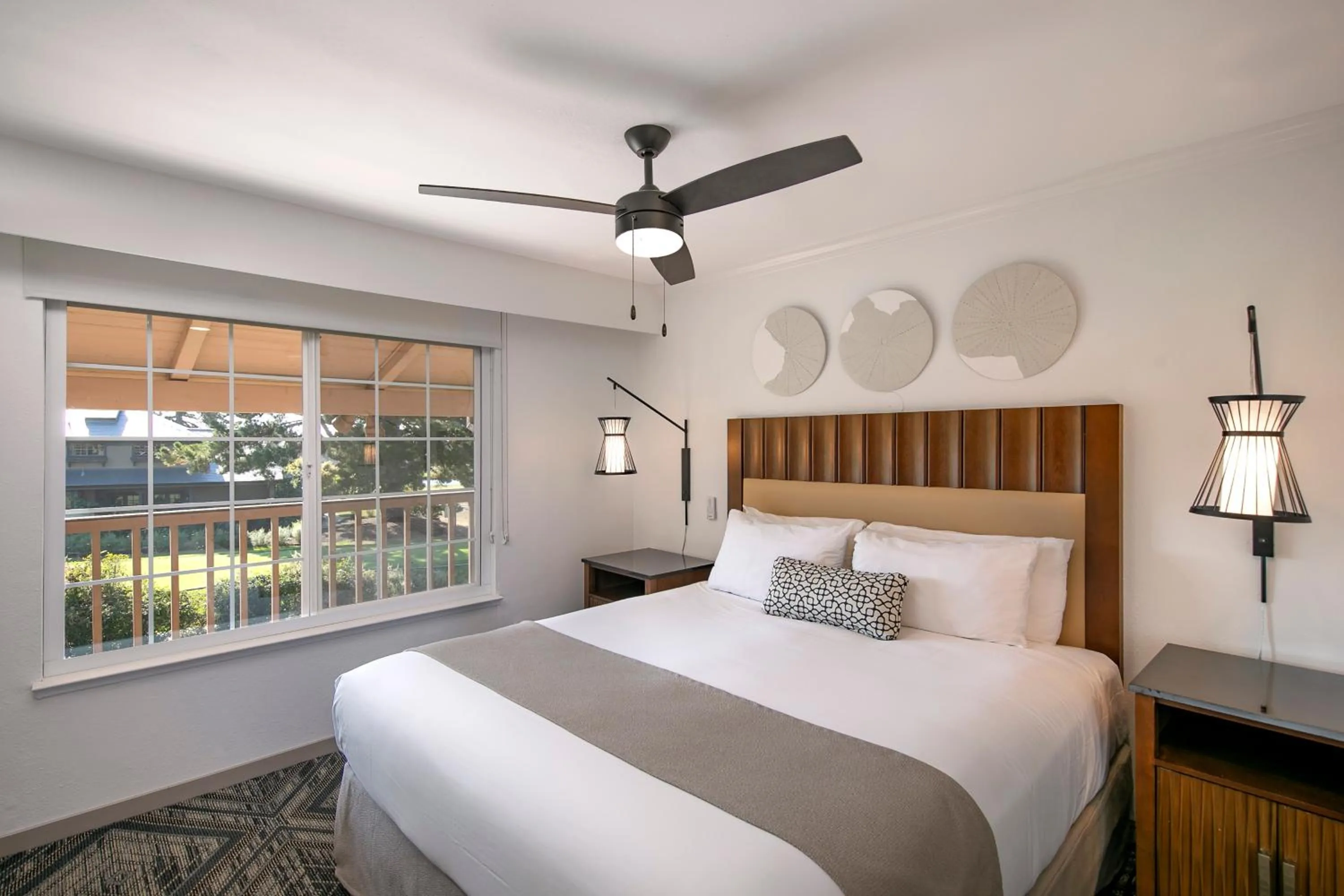 Bed in Half Moon Bay Lodge