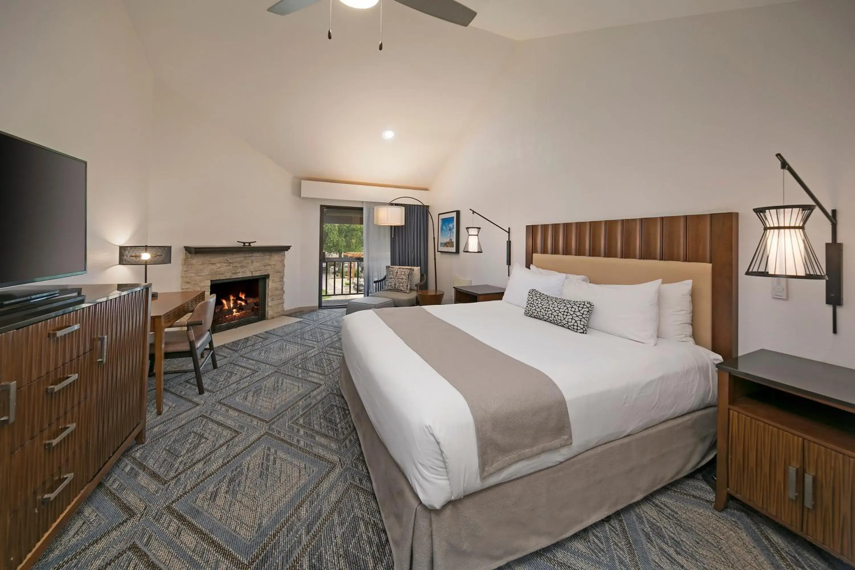 Bedroom, Bed in Half Moon Bay Lodge Bedroom, Bed in Half Moon Bay Lodge