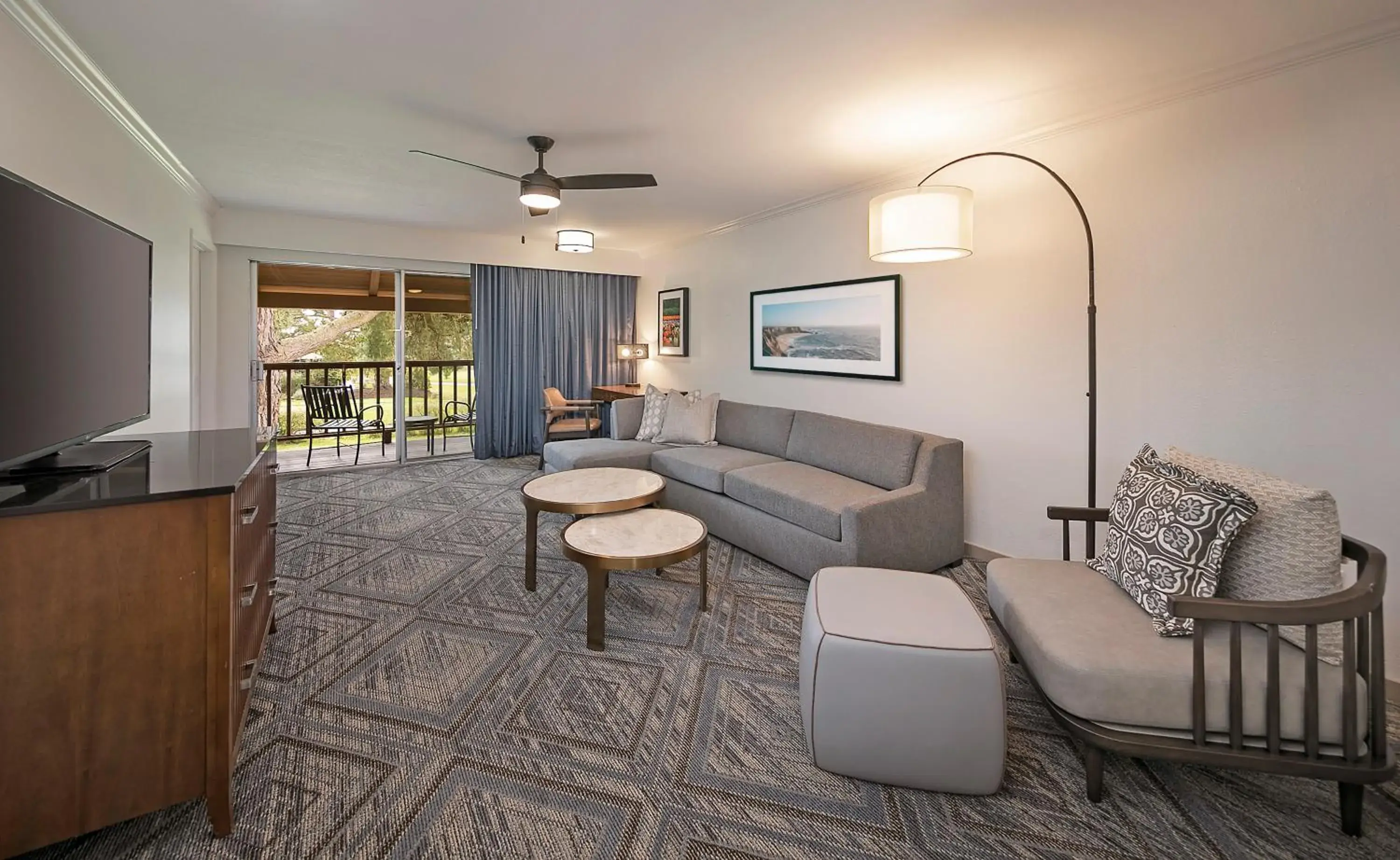 Living room in Half Moon Bay Lodge Living room in Half Moon Bay Lodge