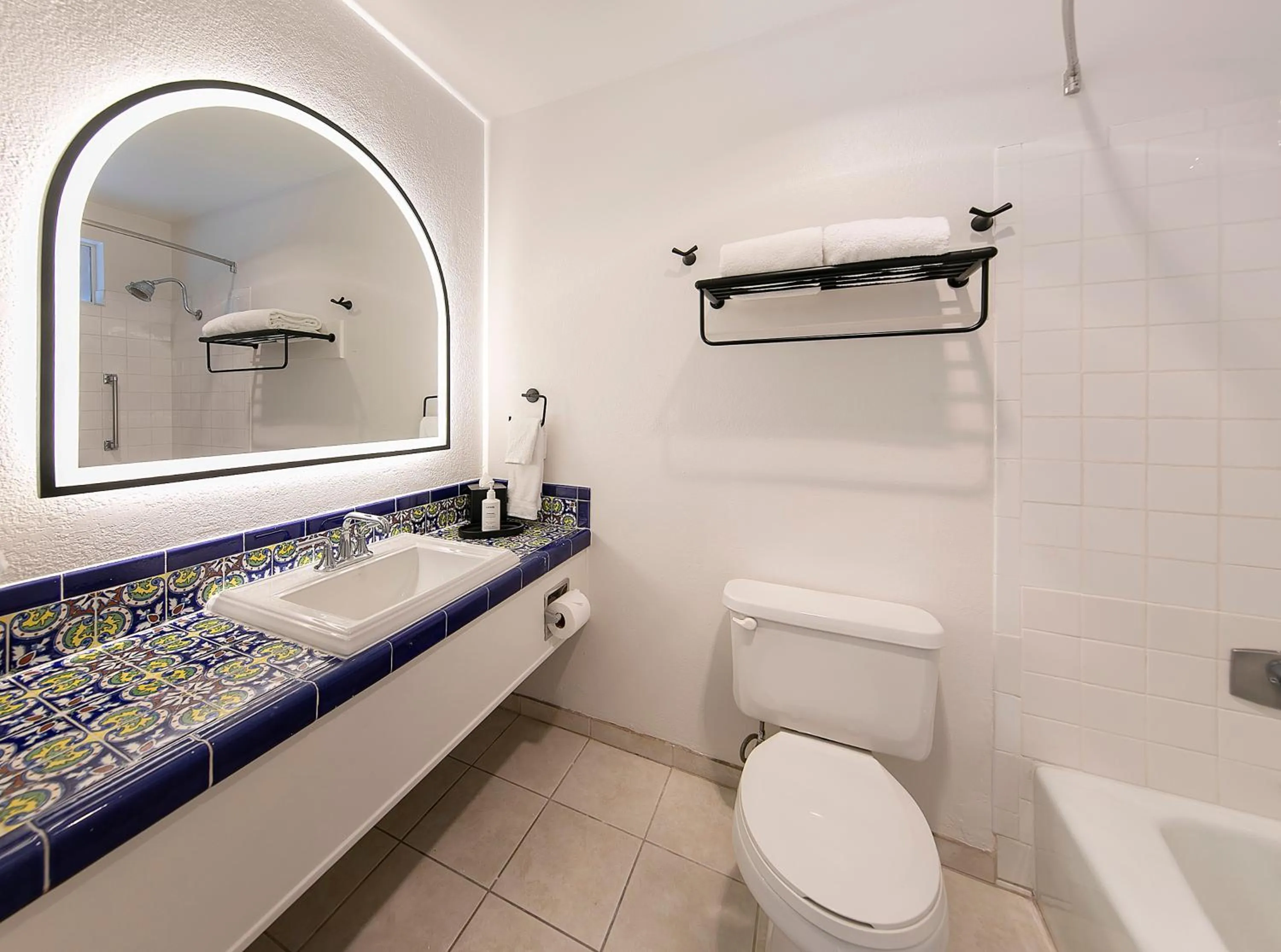 Bathroom in Half Moon Bay Lodge