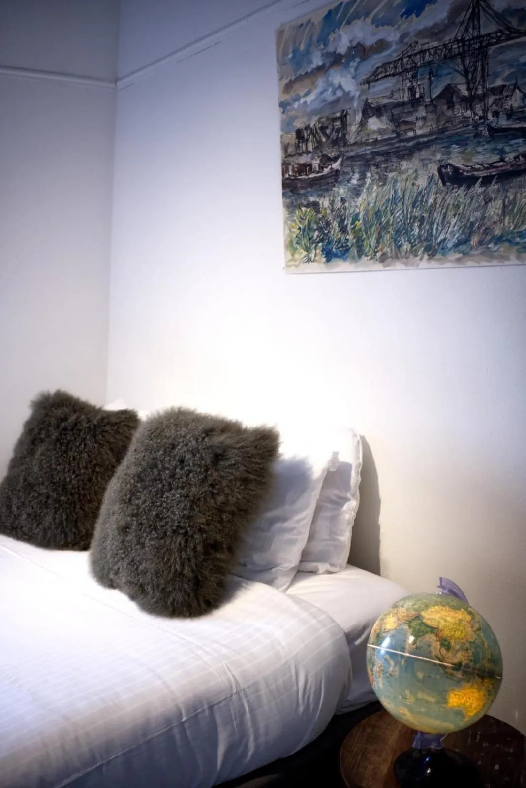 Bed in Cozy Pijp Apartment Amsterdam