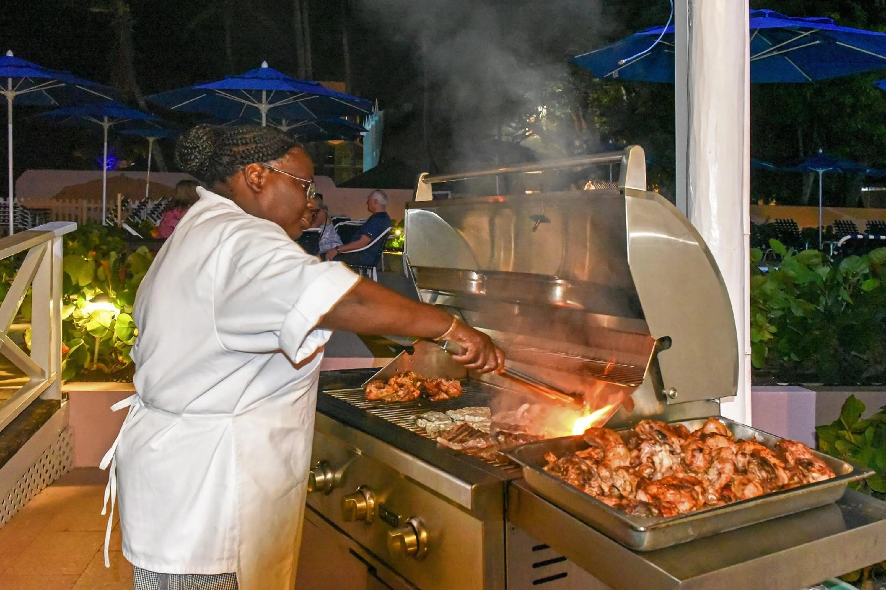 Restaurant/places to eat in Butterfly Beach Hotel