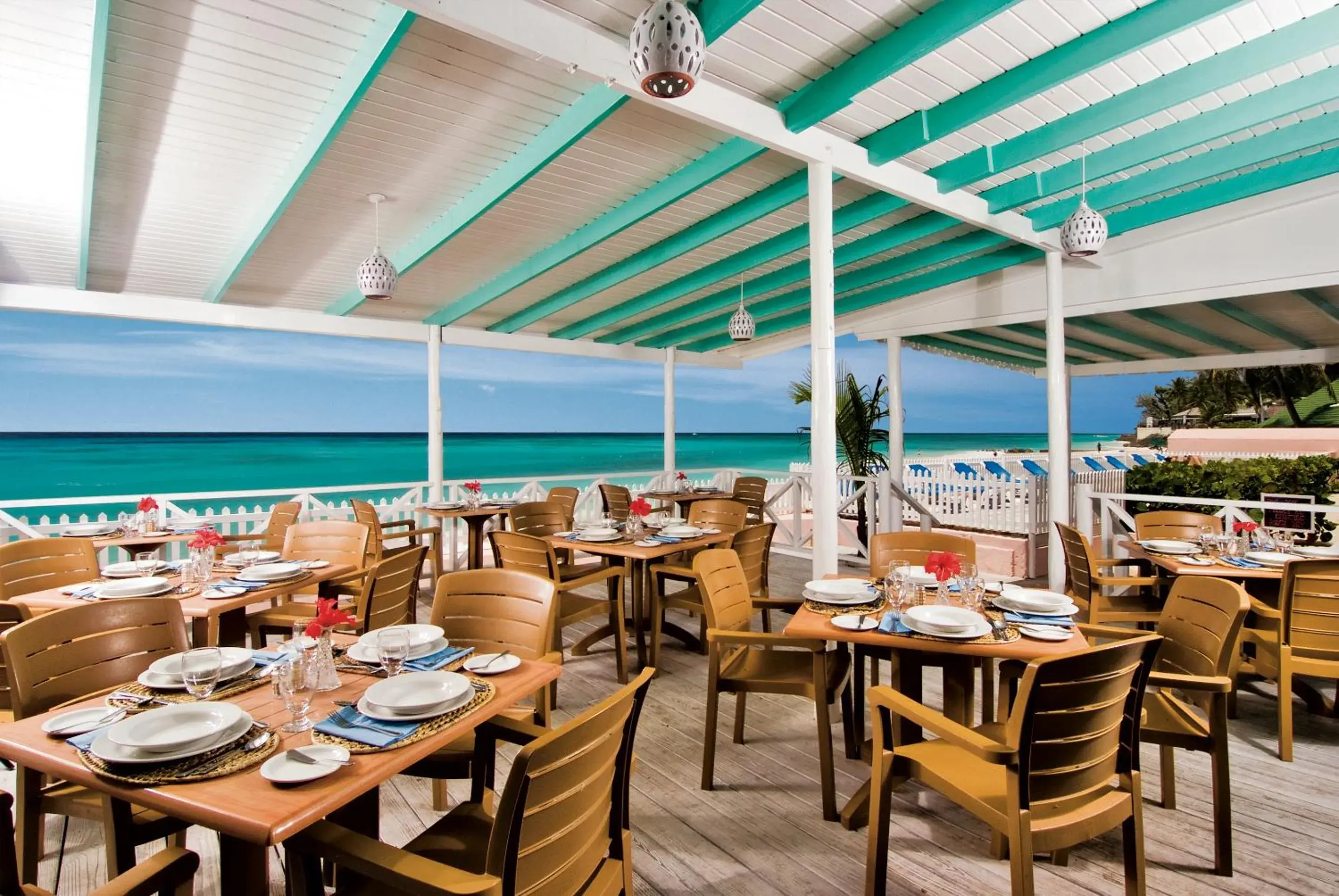 Restaurant/places to eat in Butterfly Beach Hotel Restaurant/places to eat in Butterfly Beach Hotel