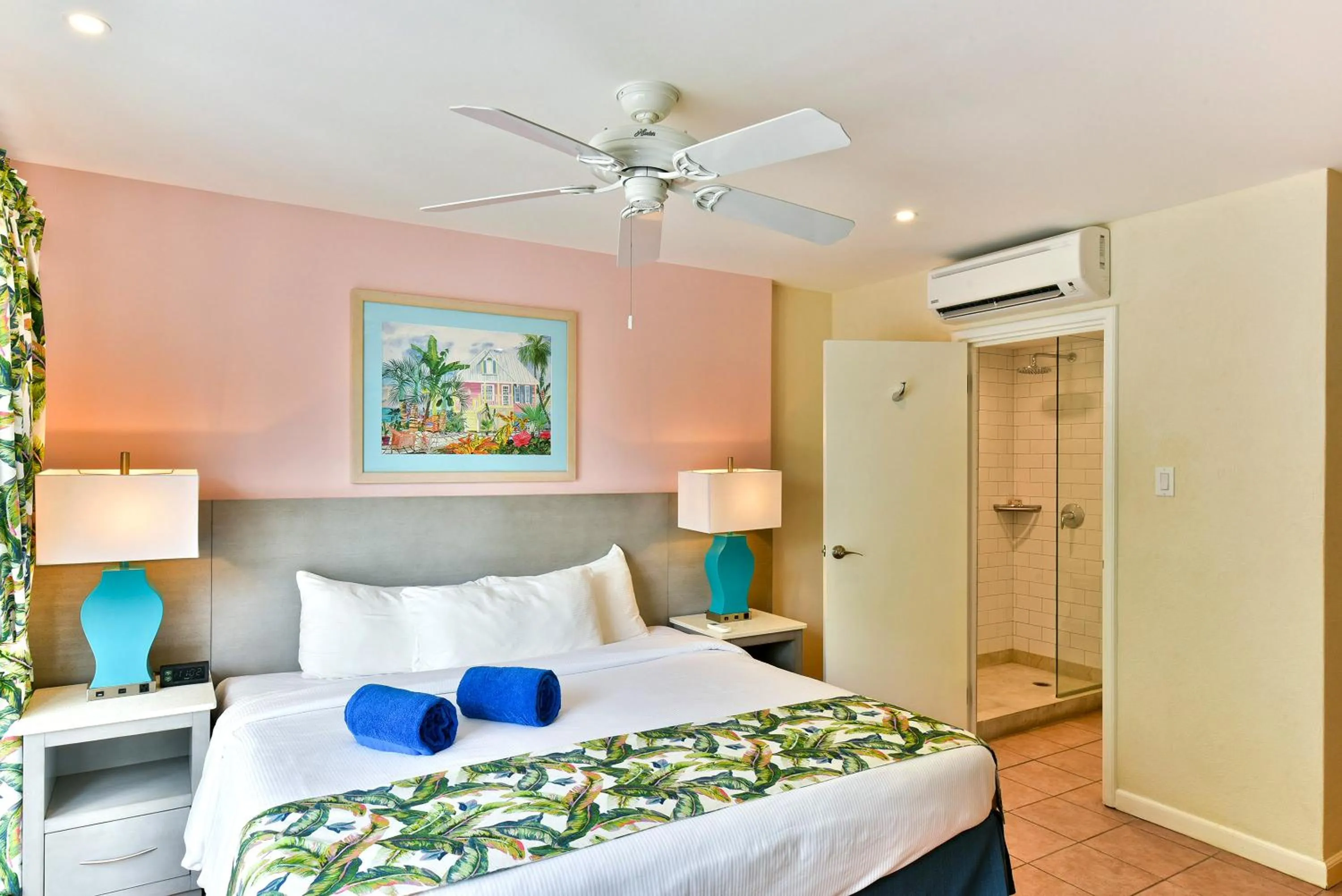 Bed in Butterfly Beach Hotel