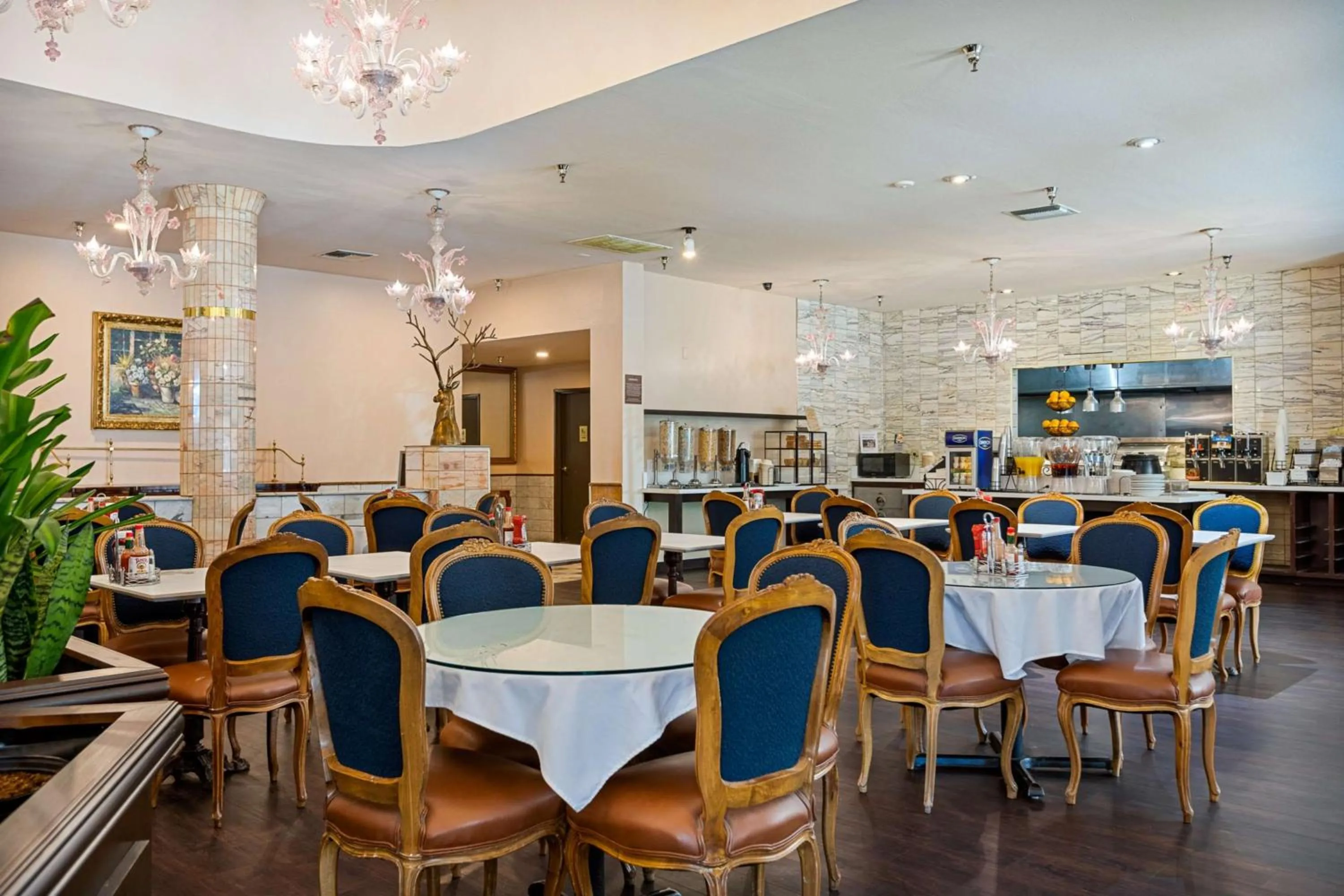 Breakfast in Chateau Big Bear Boutique Hotel, BW Signature Collection