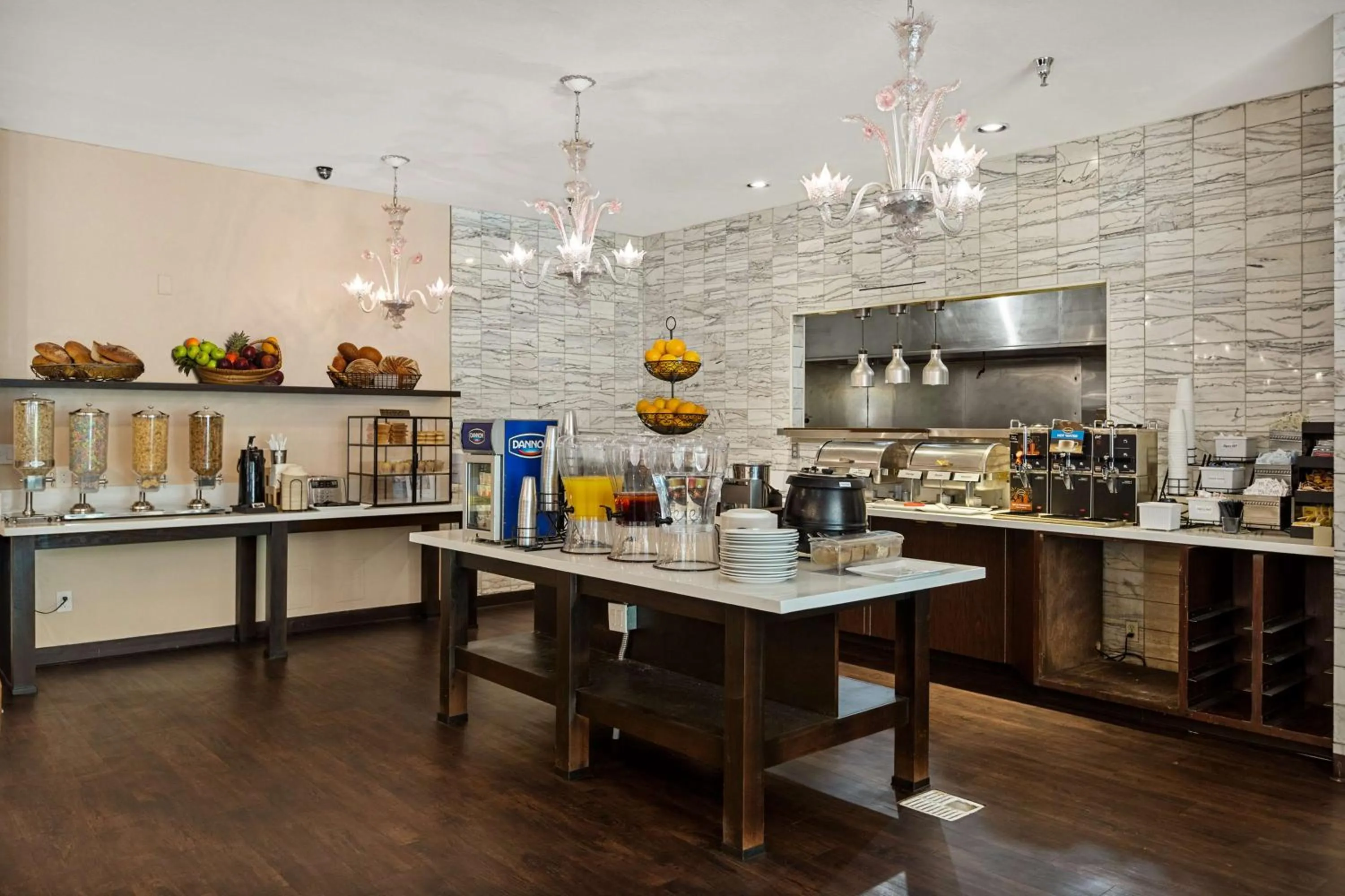 Restaurant/places to eat in Chateau Big Bear Boutique Hotel, BW Signature Collection