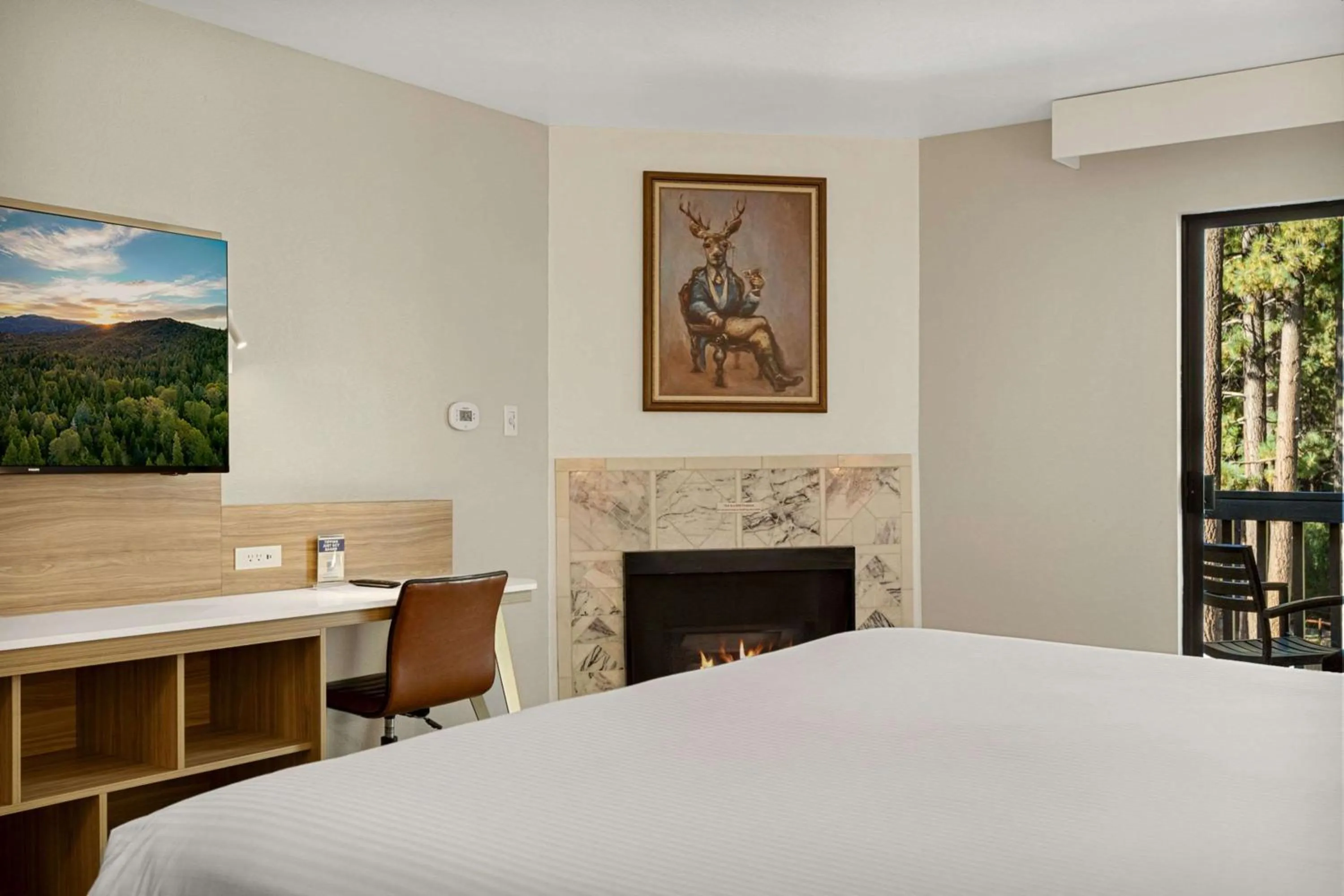 Bedroom, Bed in Chateau Big Bear Boutique Hotel, BW Signature Collection