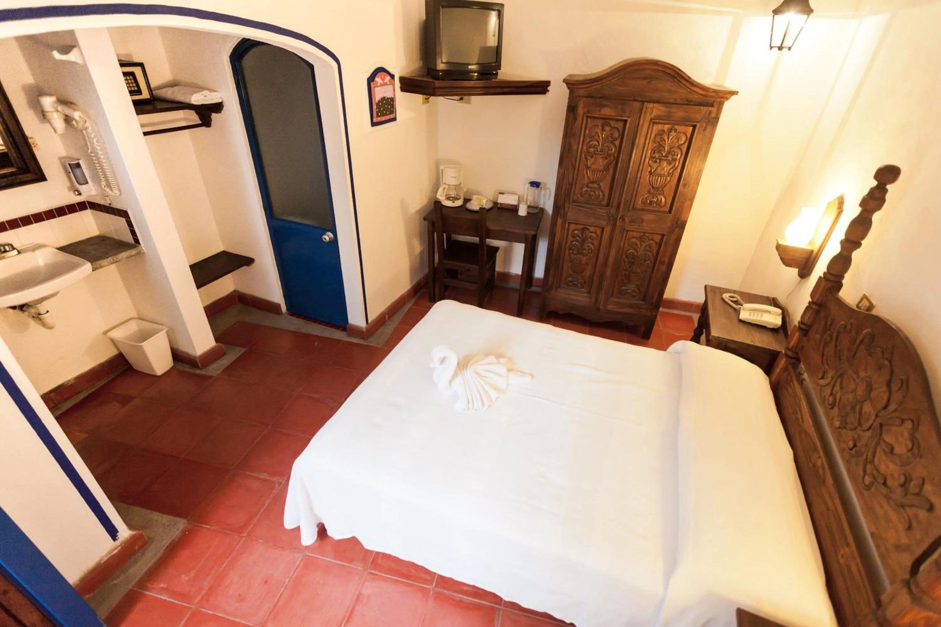 Photo of the whole room, Bed in Posada del Cafeto