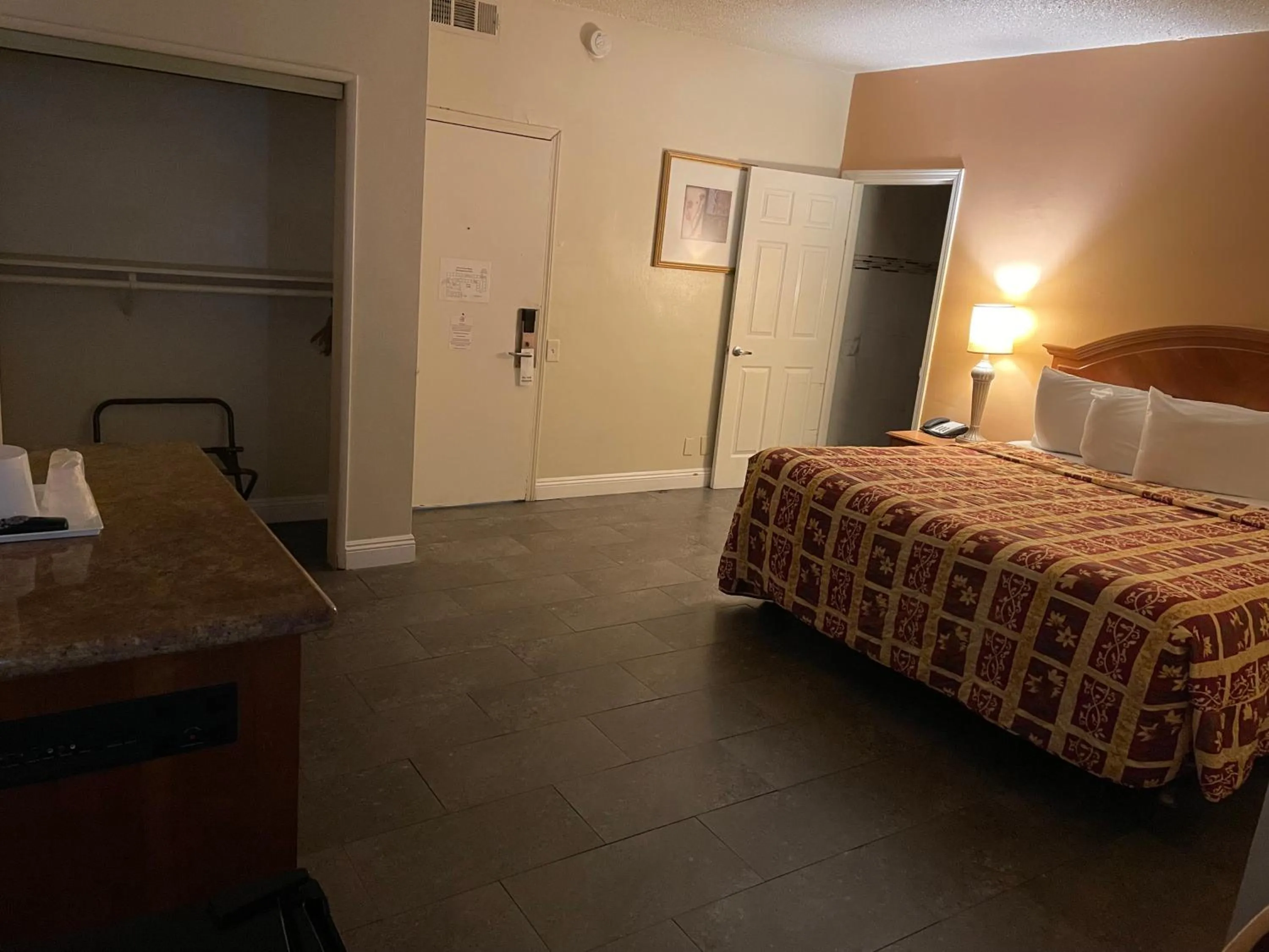 Bedroom, Bed in Grand Inn