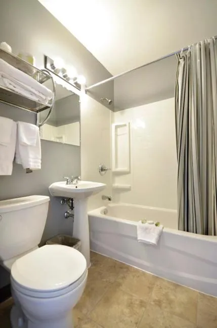 Bathroom in St. Norbert Hotel