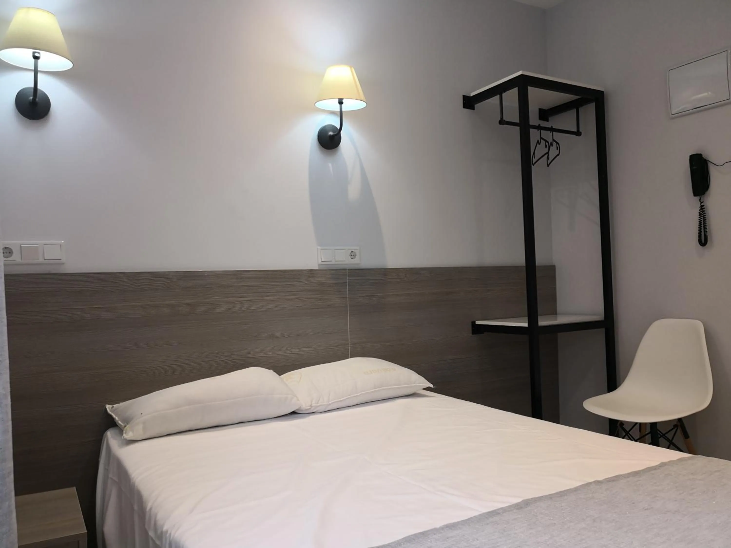 Bedroom, Bed in Golden Alcala