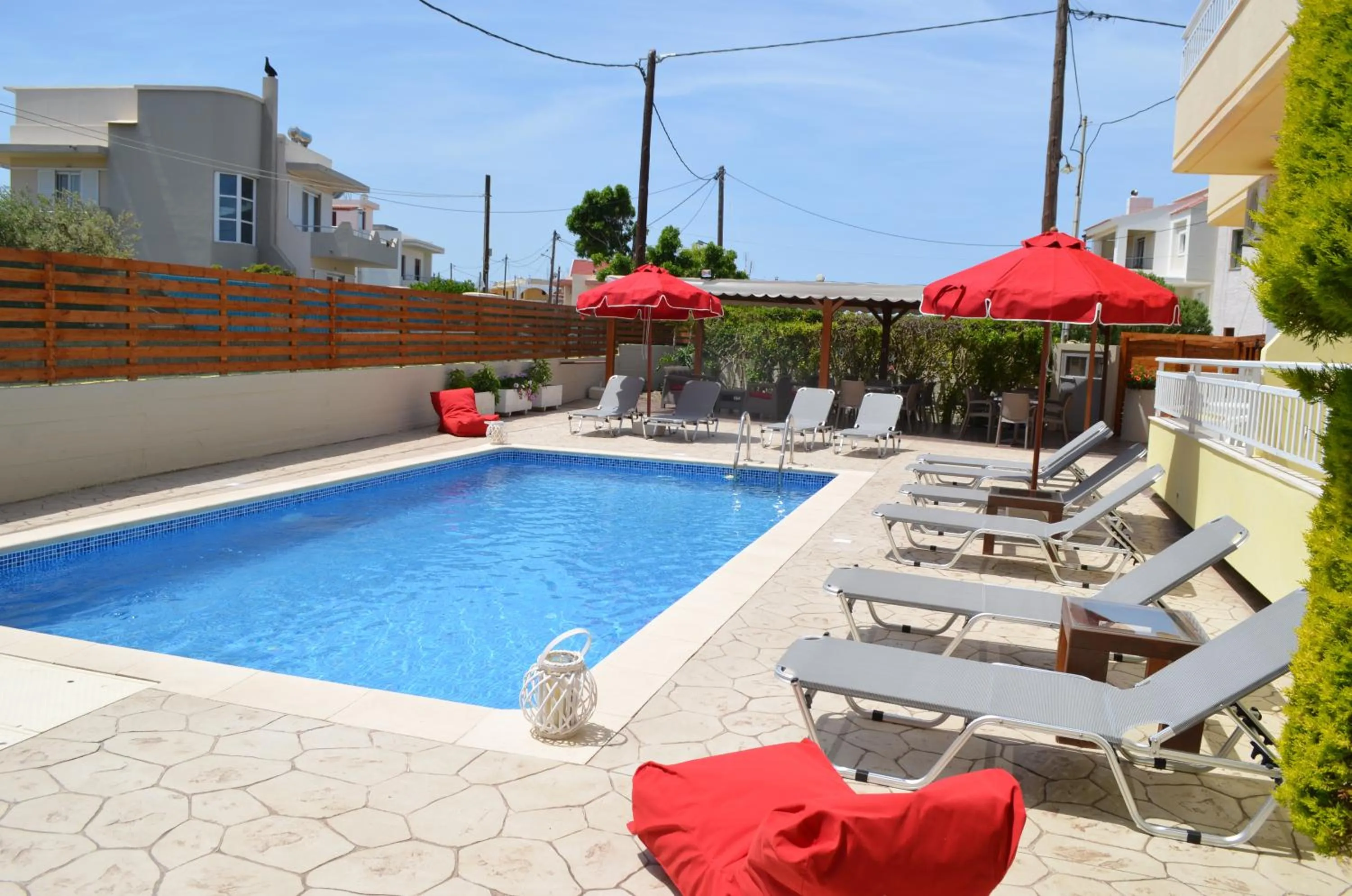 Swimming pool in Kremasti Memories