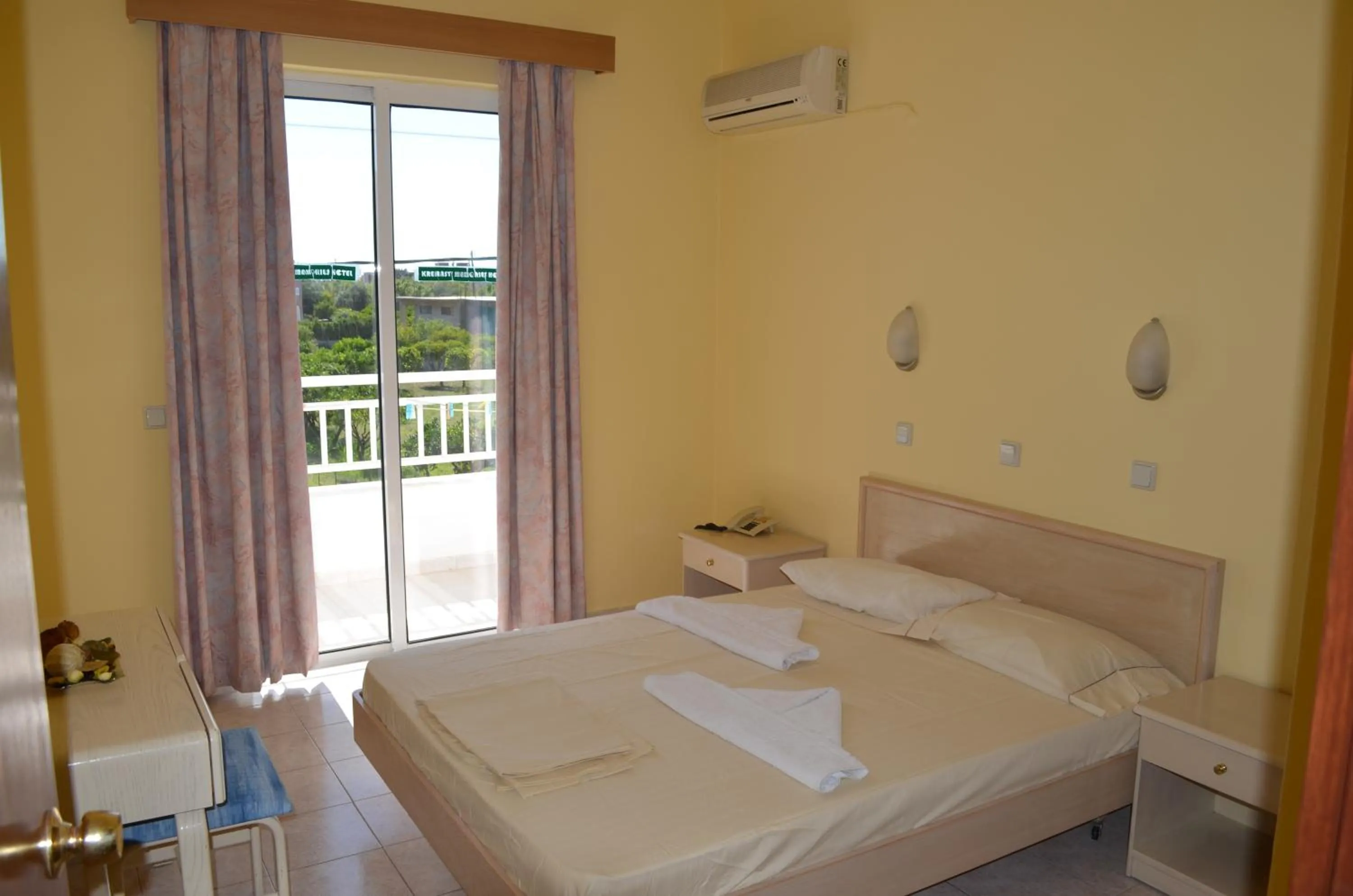 Bedroom, Bed in Kremasti Memories