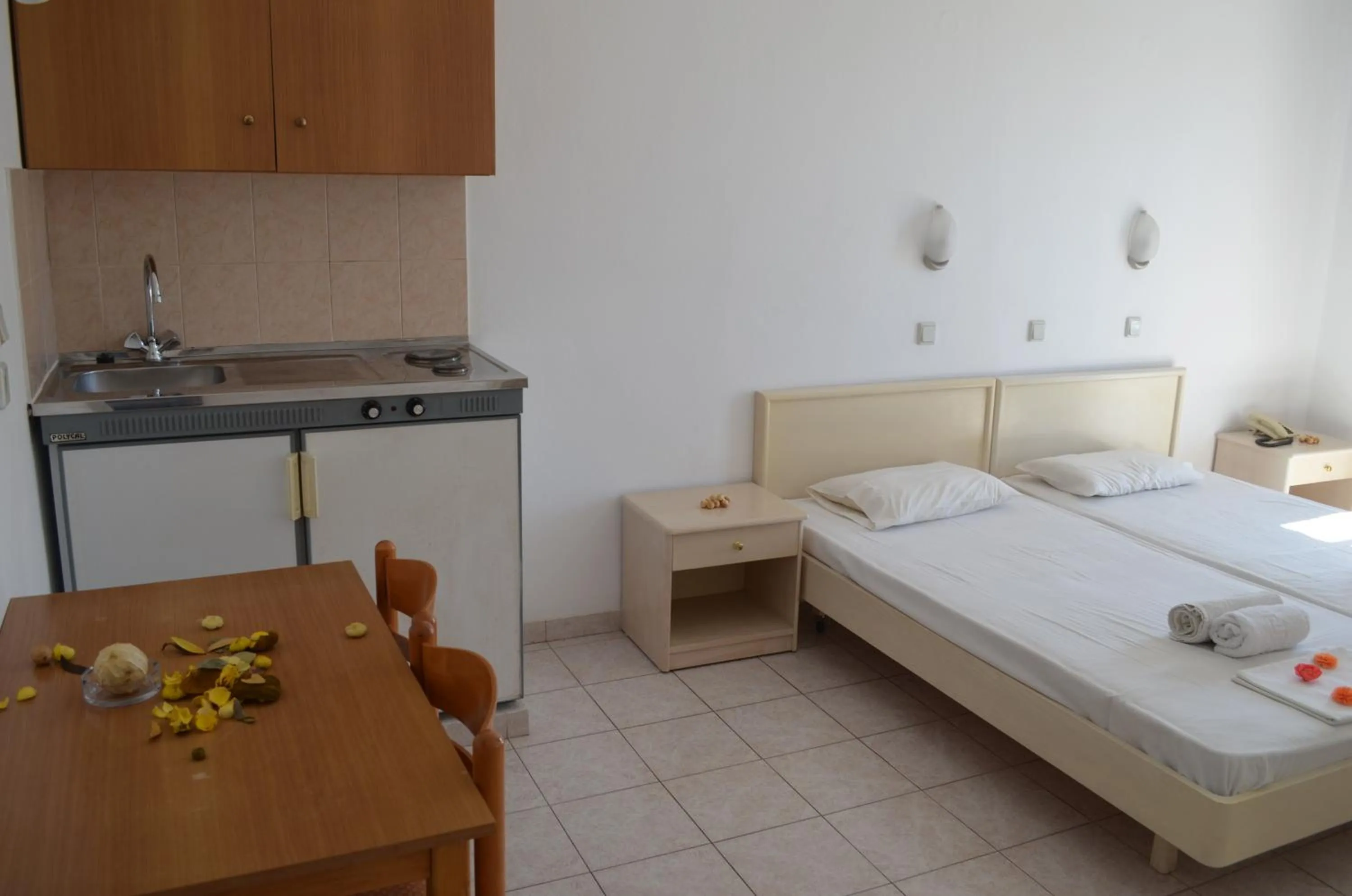 Kitchen or kitchenette, Bed in Kremasti Memories