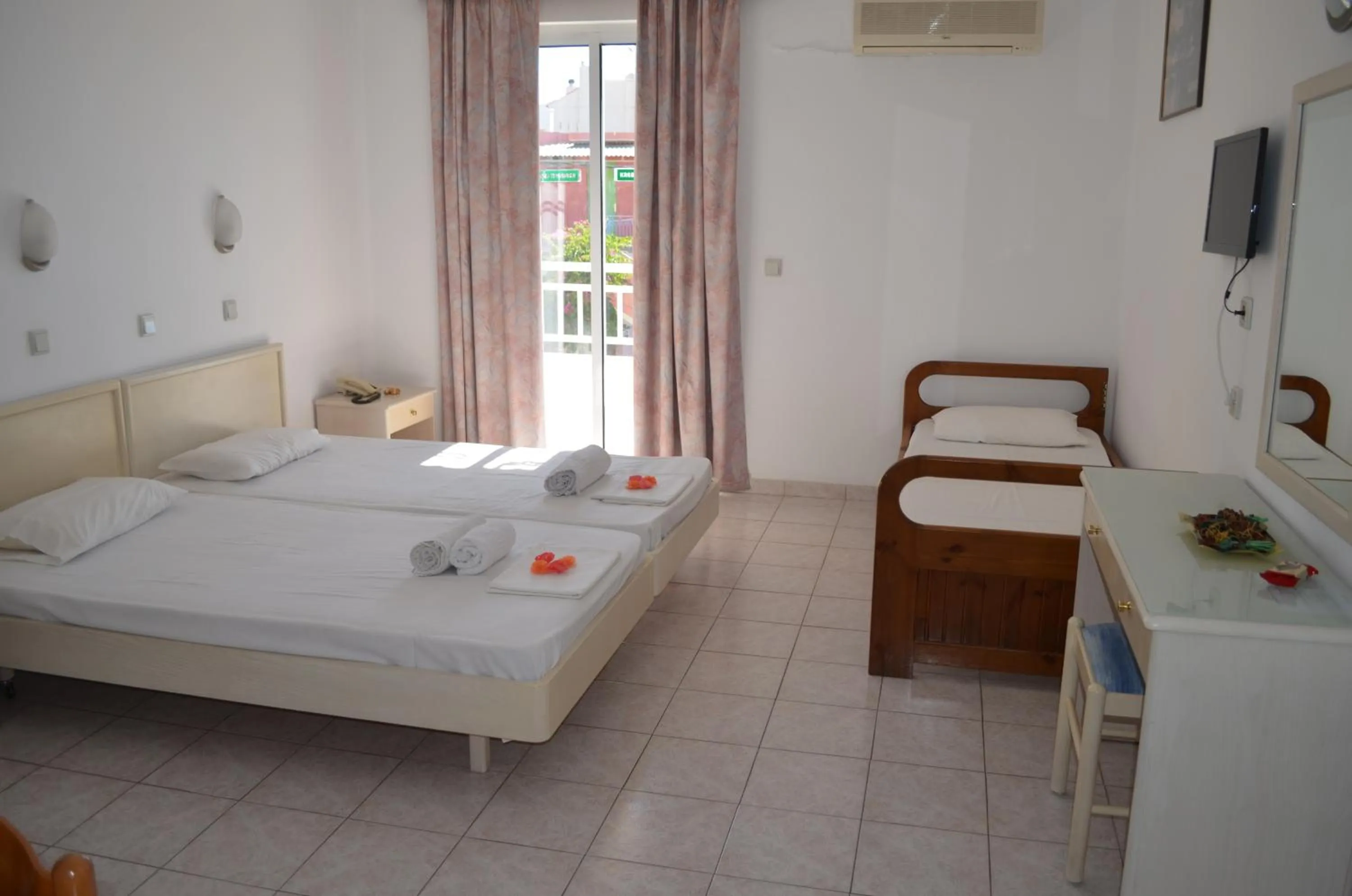 Photo of the whole room, Bed in Kremasti Memories