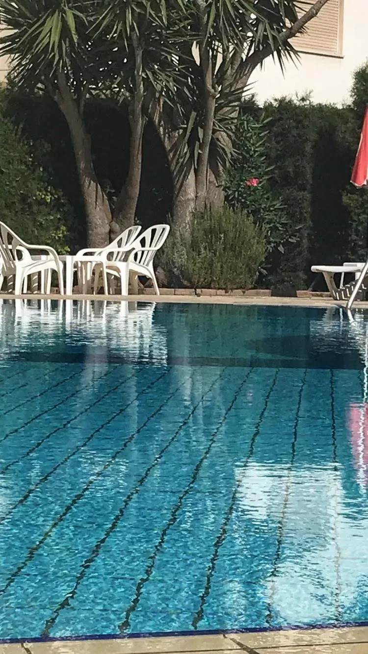 Day in Pigeon Beach Hotel Apartments