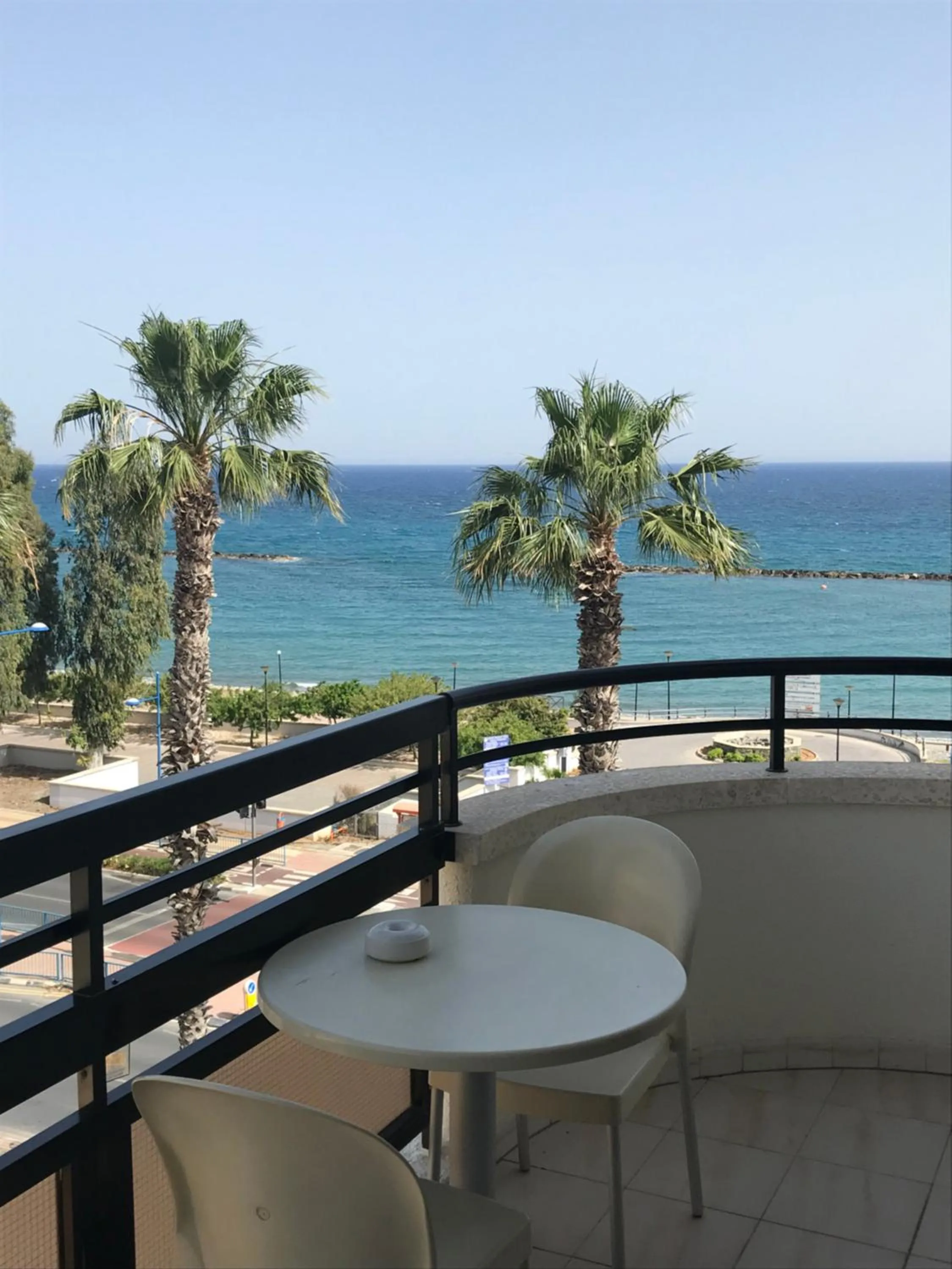 Balcony/Terrace in Pigeon Beach Hotel Apartments
