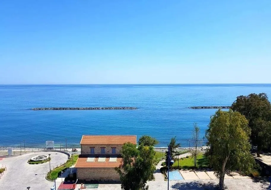 Day in Pigeon Beach Hotel Apartments