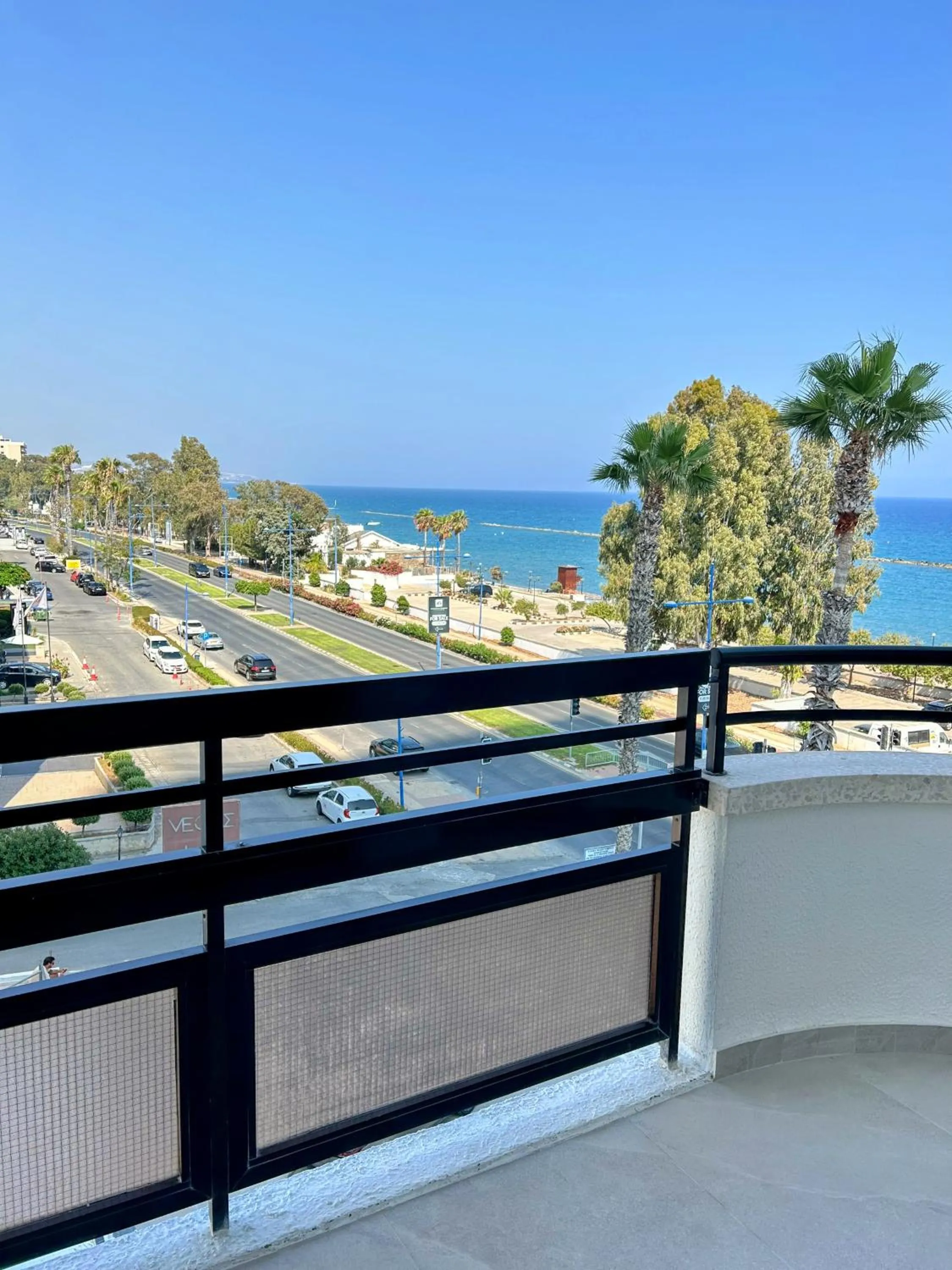 Day in Pigeon Beach Hotel Apartments