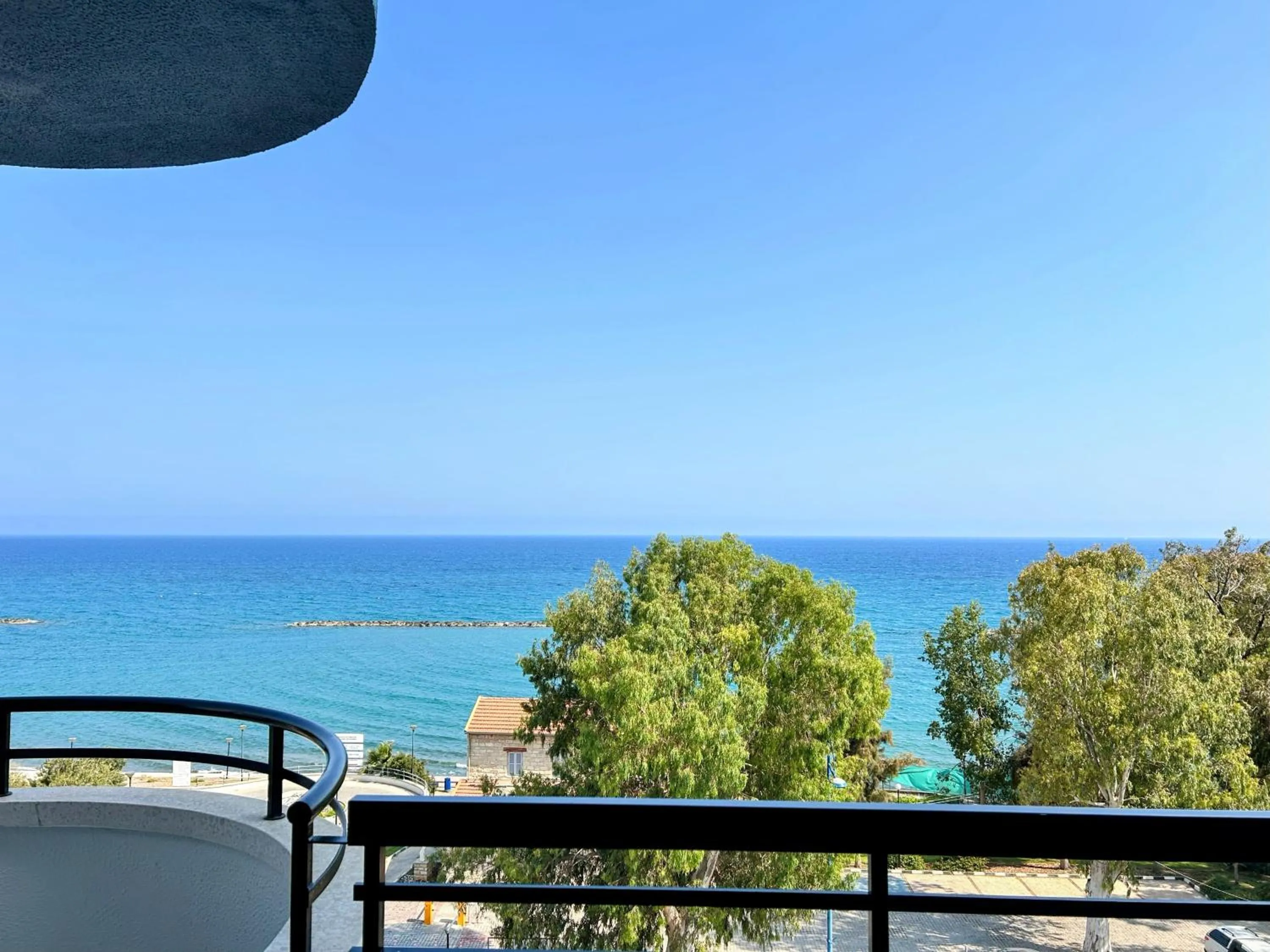 Day in Pigeon Beach Hotel Apartments