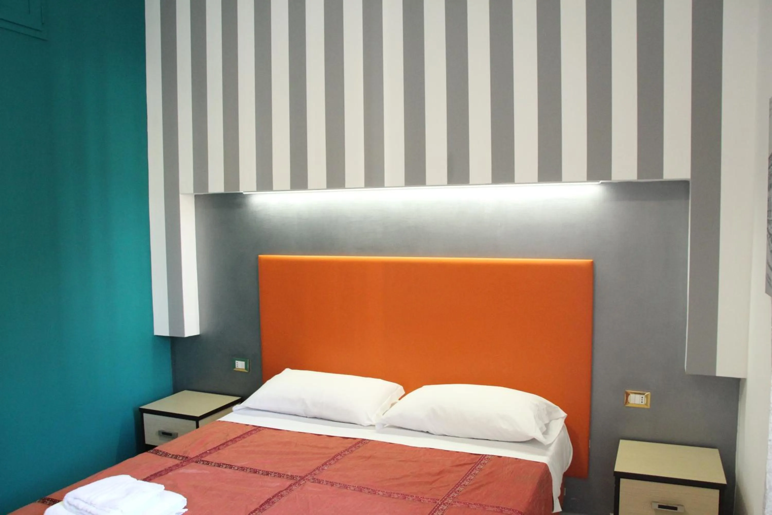 Bedroom, Bed in All Seasons