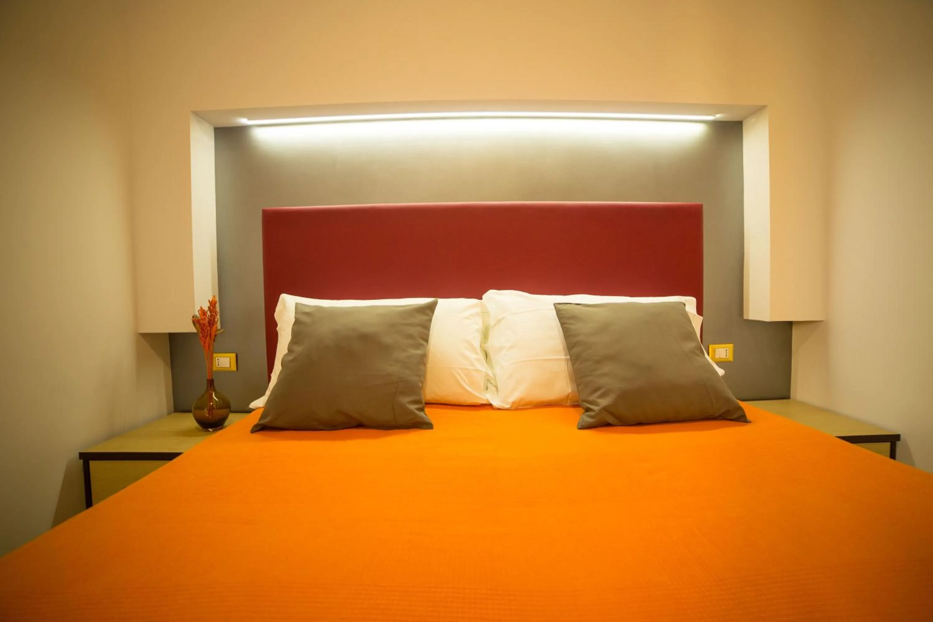 Photo of the whole room, Bed in All Seasons