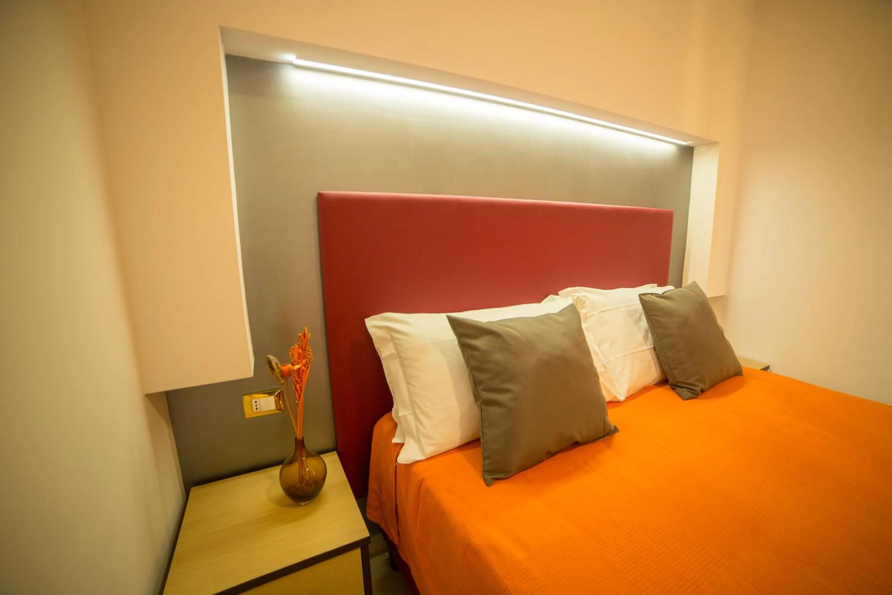 Photo of the whole room, Bed in All Seasons