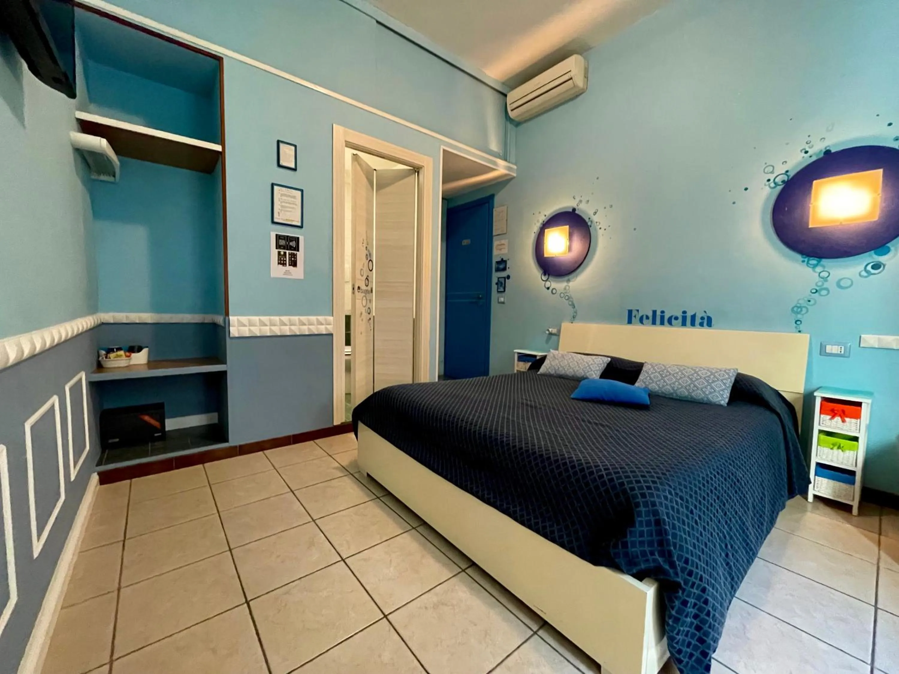 Bedroom, Bed in Rhome86