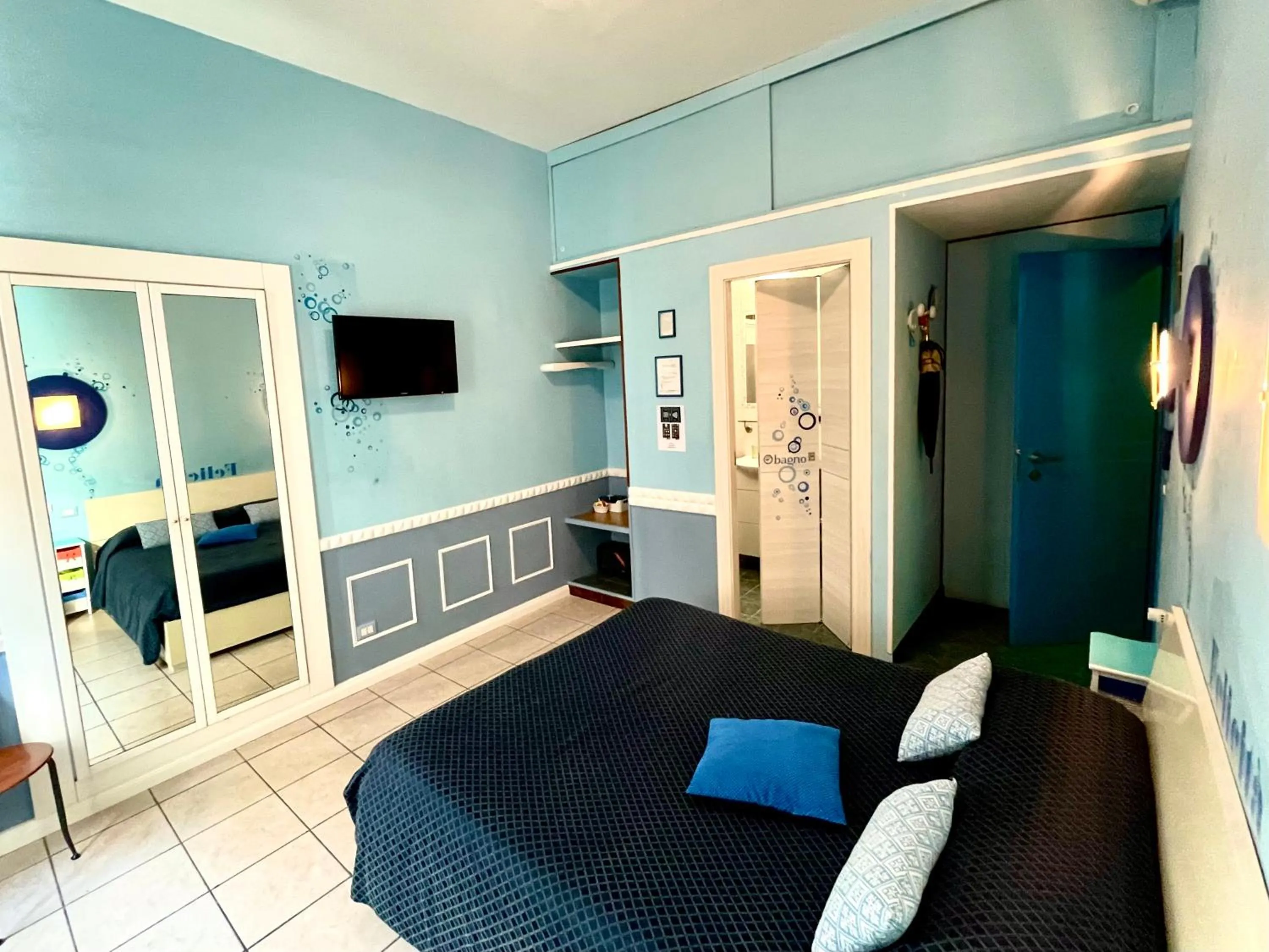 Bedroom, Bed in Rhome86