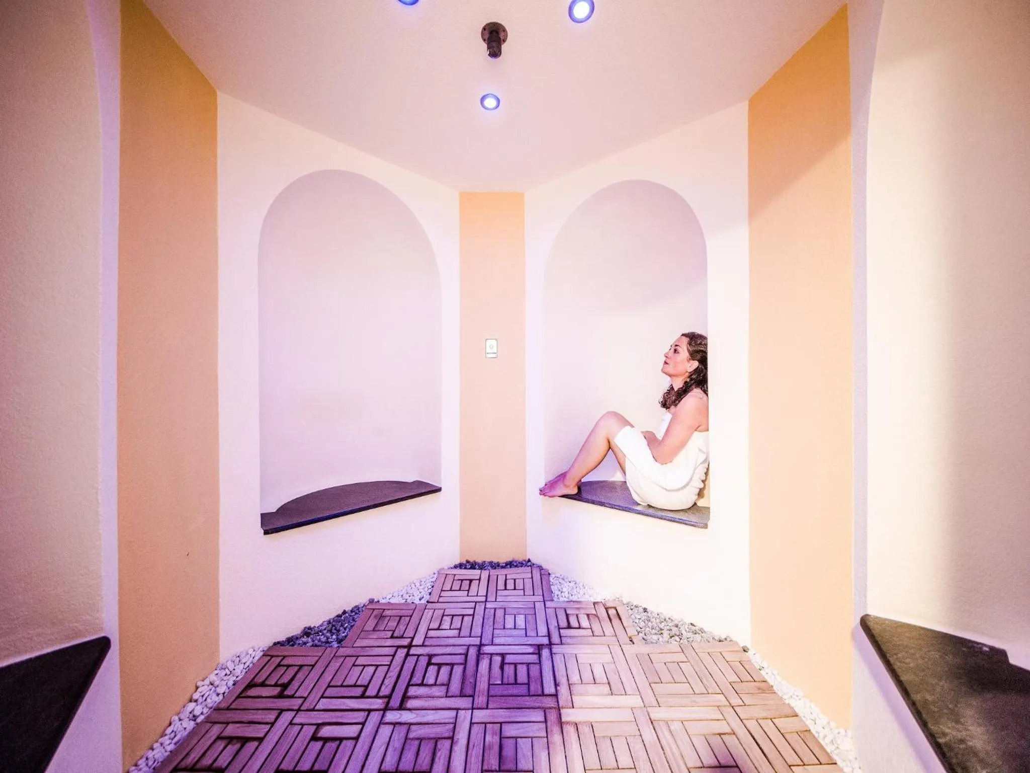 Steam room, Bed in Hotel Alpenjuwel