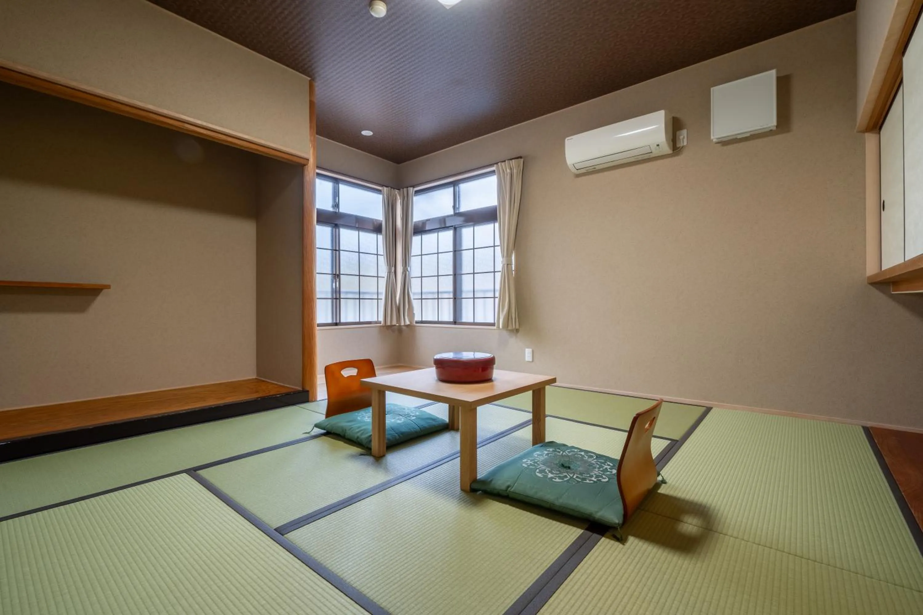 Photo of the whole room in Ryokan Yamazaki