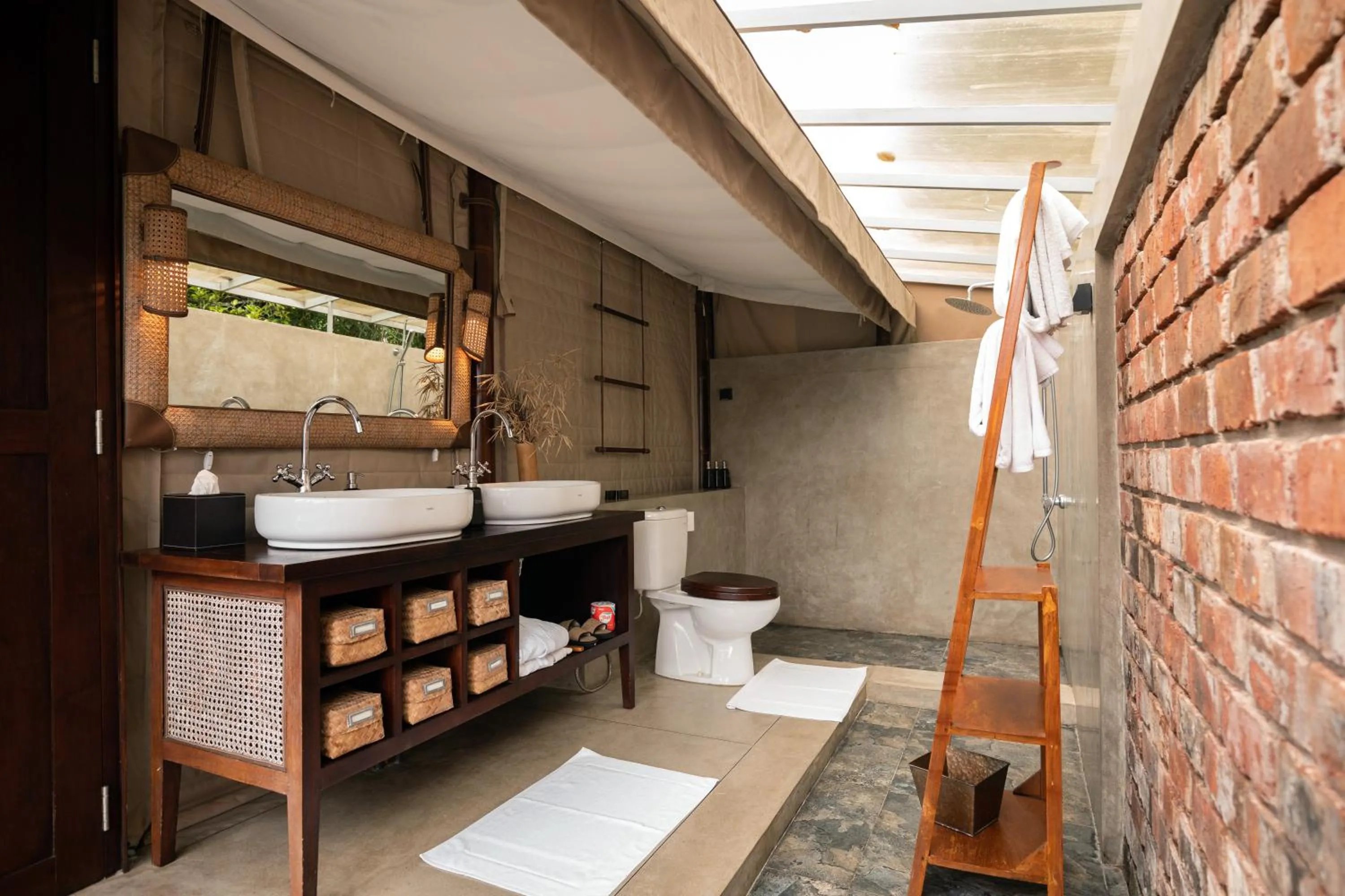 Bathroom in Aarunya Nature Resort - Kandy