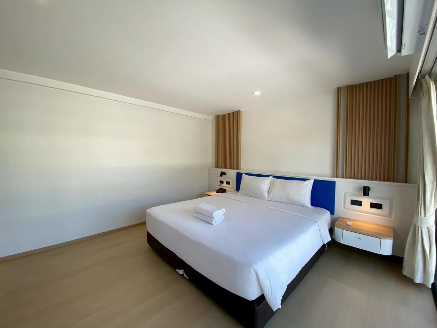 Bed in Armoni Patong Beach Hotel
